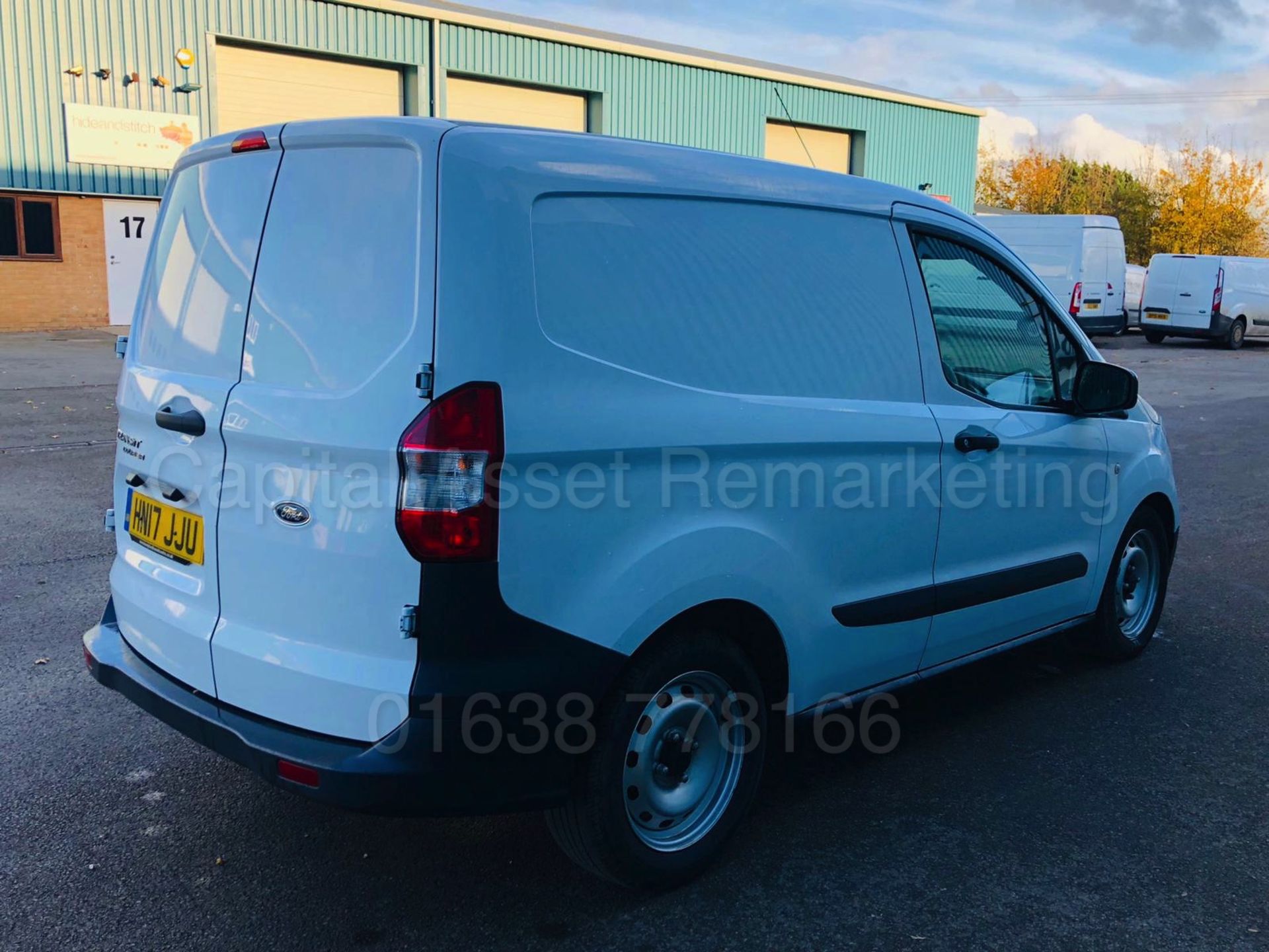 FORD TRANSIT COURIER 'PANEL VAN' *BASE EDITION* (2017) '1.5 TDCI - 75 BHP - 5 SPEED' (1 OWNER) - Bild 7 aus 25