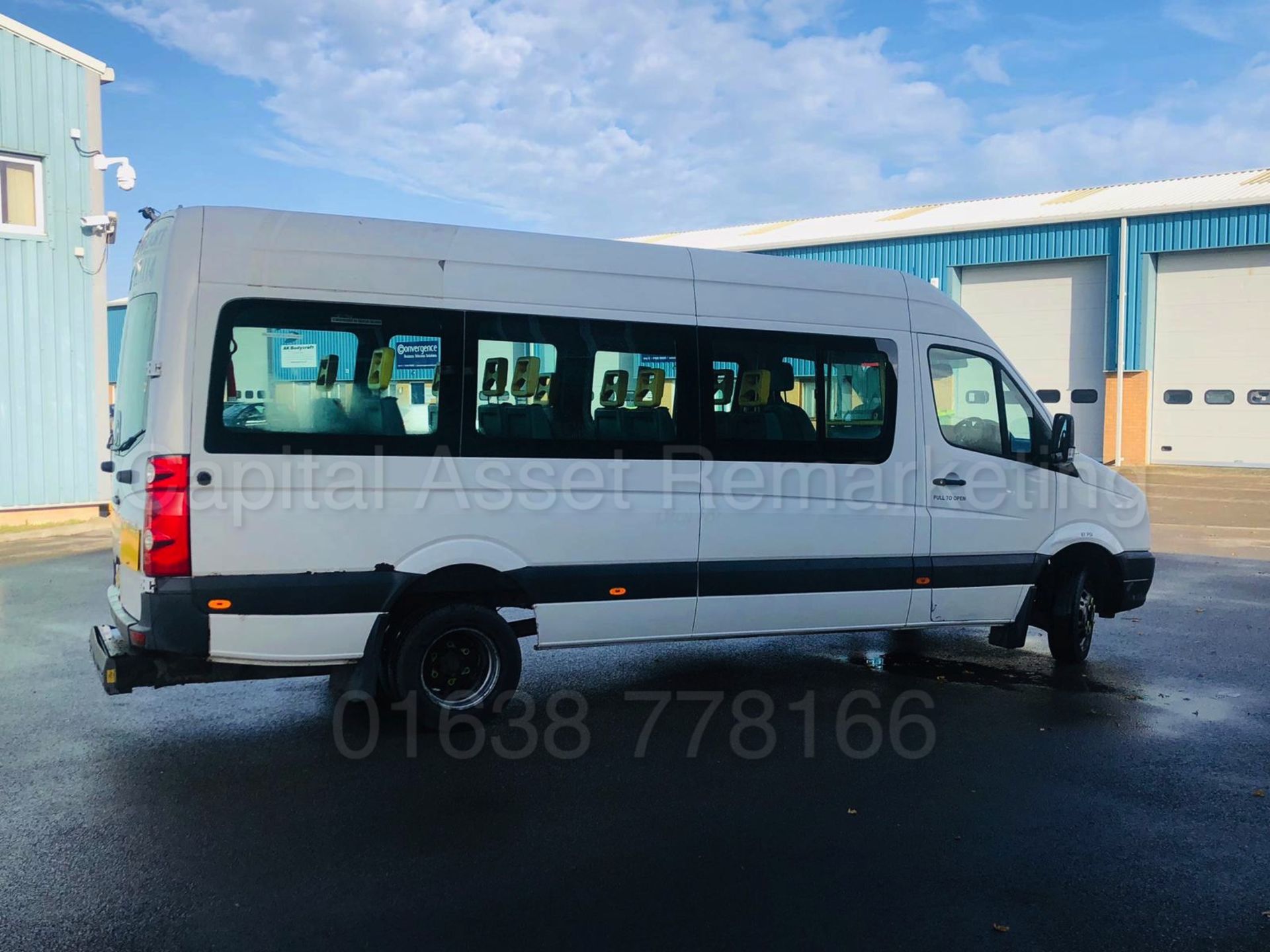 VOLKSWAGEN CRAFTER 2.5 TDI *LWB - 16 SEATER MINI-BUS / COACH* (2007) *ELECTRIC WHEEL CHAIR LIFT* - Image 17 of 38