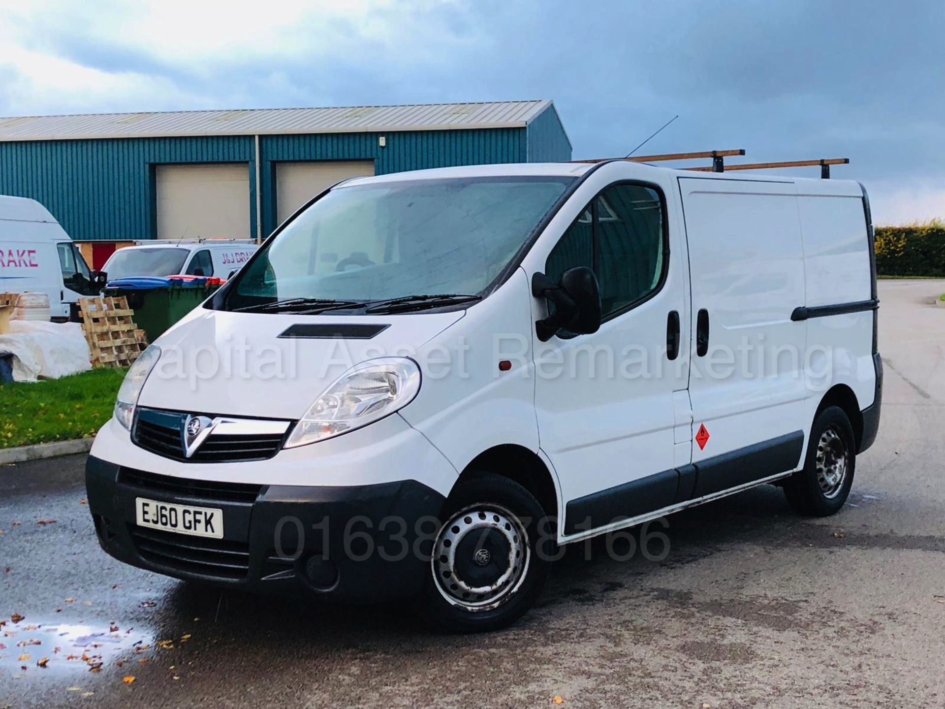 VAUXHALL VIVARO 2700 *SWB - PANEL VAN* (2011 MODEL) '2.0 CDTI - 115 BHP - 6 SPEED' - Bild 6 aus 29