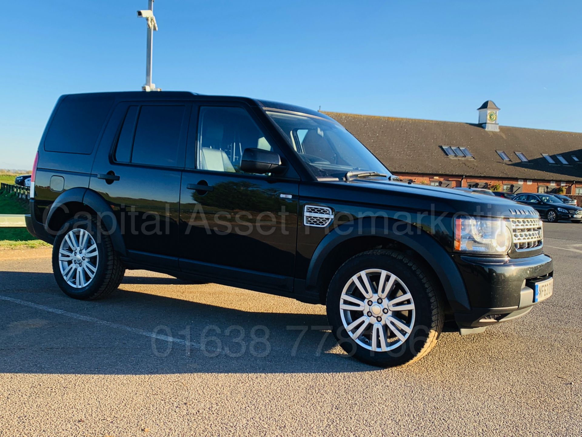 (On Sale) LAND ROVER DISCOVERY 4 (63 REG) '3.0 SDV6 - 8 SPEED AUTO' *LEATHER & SAT NAV* *TOP SPEC* - Image 2 of 47
