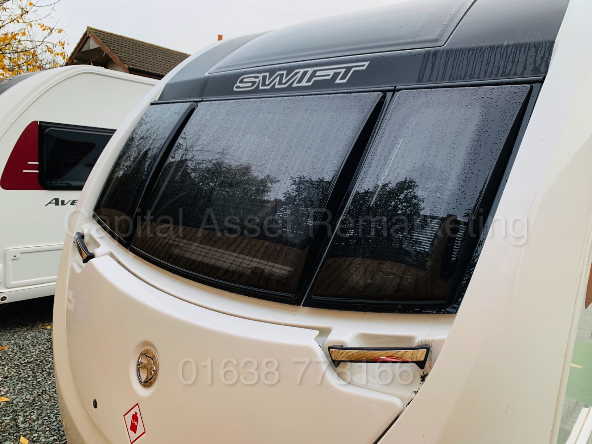 SWIFT 'AVENTURA Q6 EW' *6 BERTH LUXURY TOURING CARAVAN* (2019 MODEL) **BRAND NEW / UN-USED** - Image 10 of 49