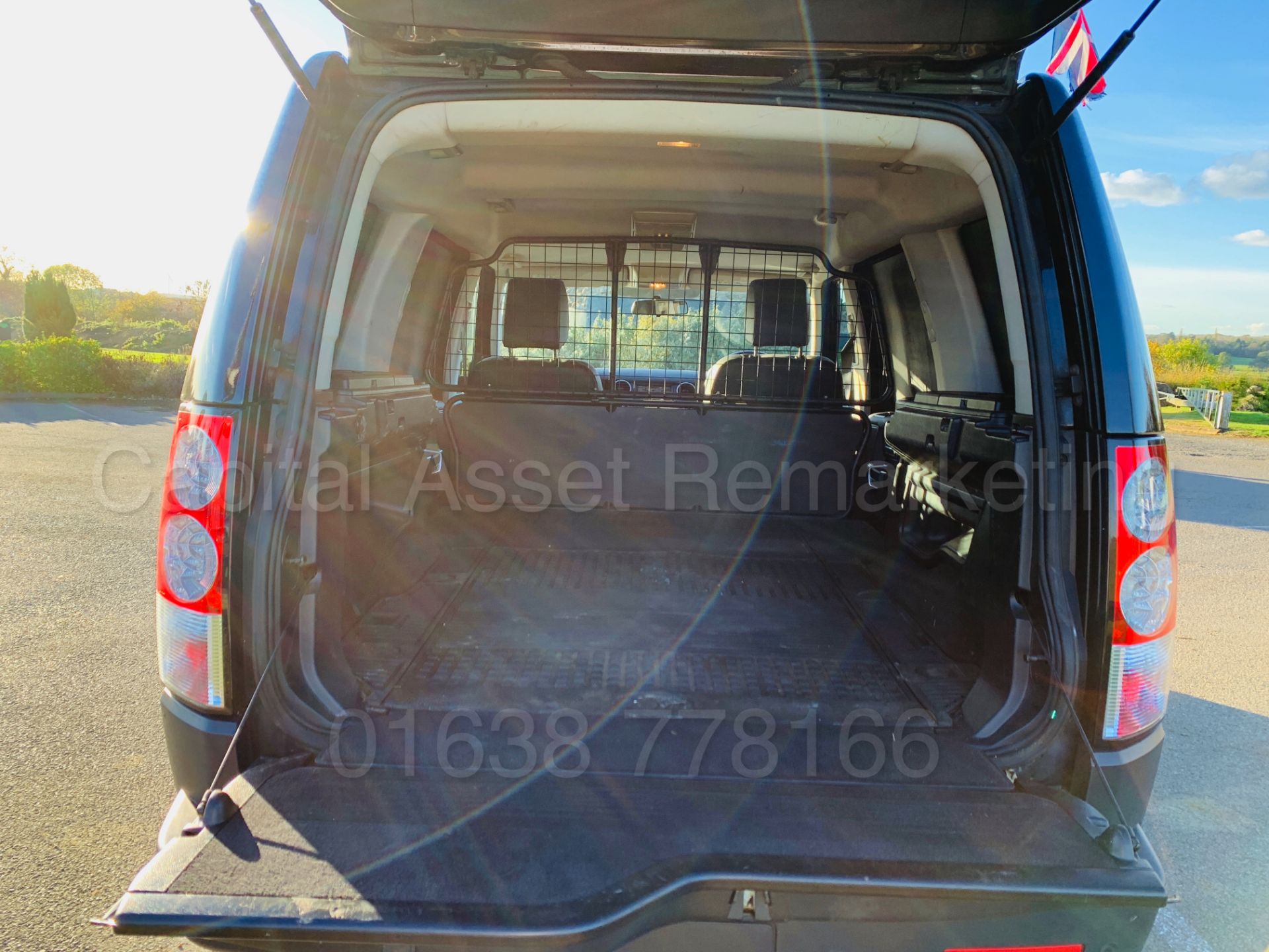 (On Sale) LAND ROVER DISCOVERY 4 (63 REG) '3.0 SDV6 - 8 SPEED AUTO' *LEATHER & SAT NAV* *TOP SPEC* - Image 26 of 47