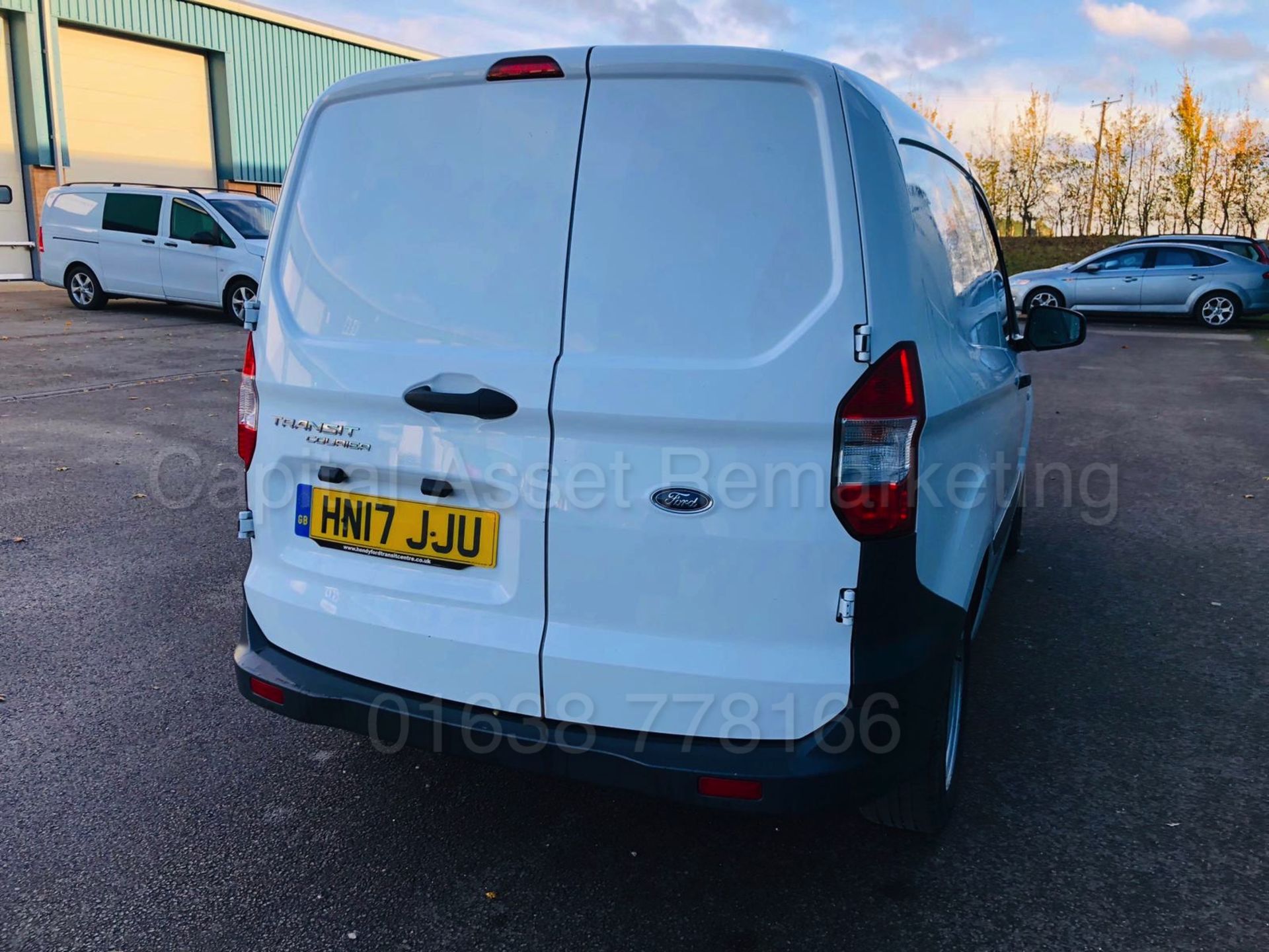 FORD TRANSIT COURIER 'PANEL VAN' *BASE EDITION* (2017) '1.5 TDCI - 75 BHP - 5 SPEED' (1 OWNER) - Image 6 of 25