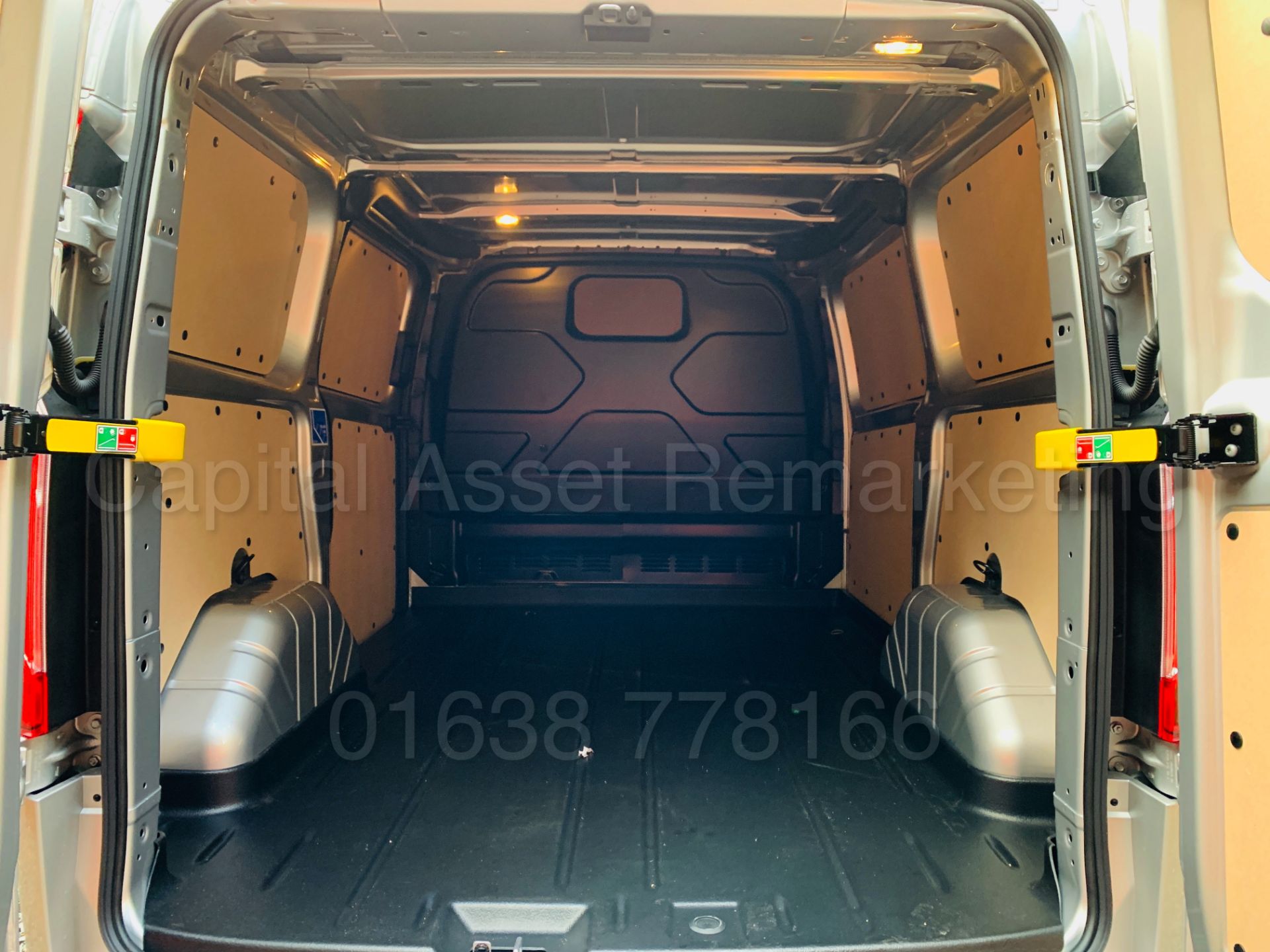 FORD TRANSIT CUSTOM *LIMITED EDTION* (2018 - 68 REG) '2.0 TDCI - 130 BHP - 6 SPEED' *ALL NEW MODEL* - Bild 33 aus 51