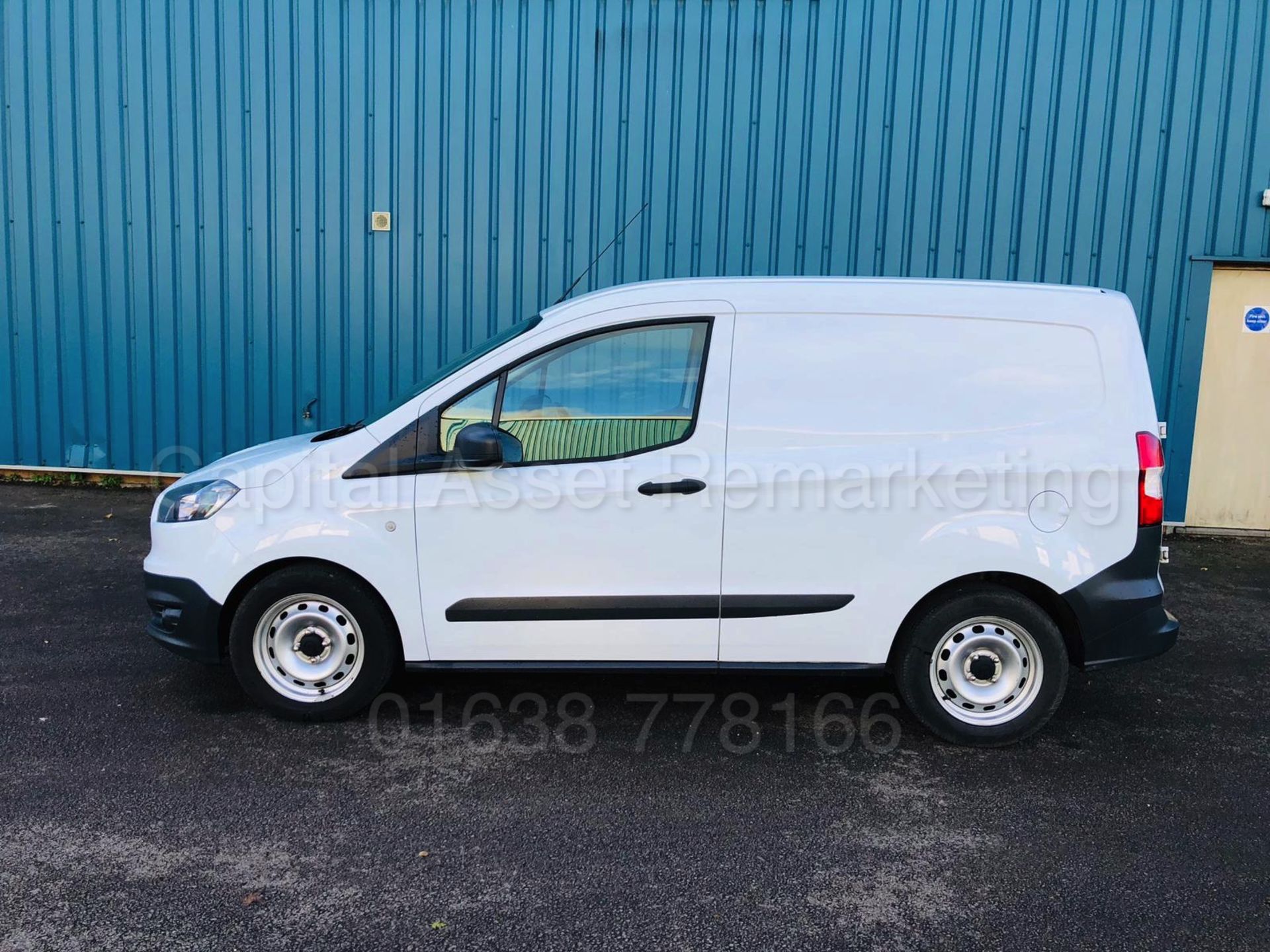 FORD TRANSIT COURIER 'PANEL VAN' *BASE EDITION* (2017) '1.5 TDCI - 75 BHP - 5 SPEED' (1 OWNER) - Bild 2 aus 25