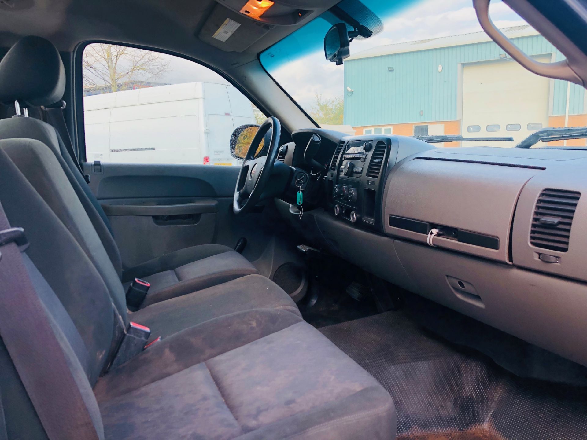 GMC SIERRA 1500 4.3 V6 **2010 YEAR**REGULAR-CAB**METALLIC GREY** - Image 18 of 29