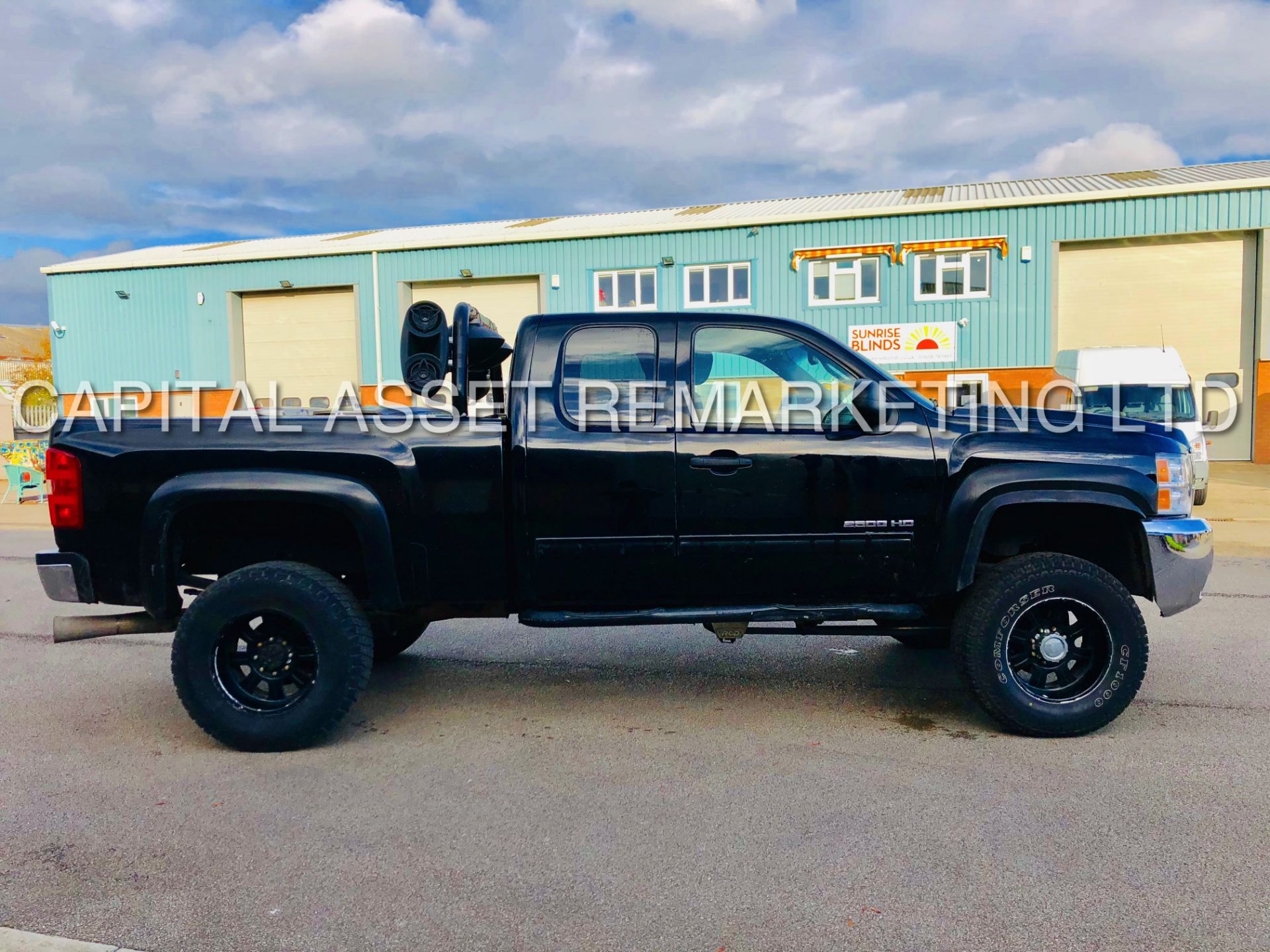 CHEVROLET SILVERADO 2500HD *MONSTER TRUCK* (2010) '6.6L V8 DIESEL - AUTO' (6 SEATER KING-CAB) *LOOK* - Image 18 of 50