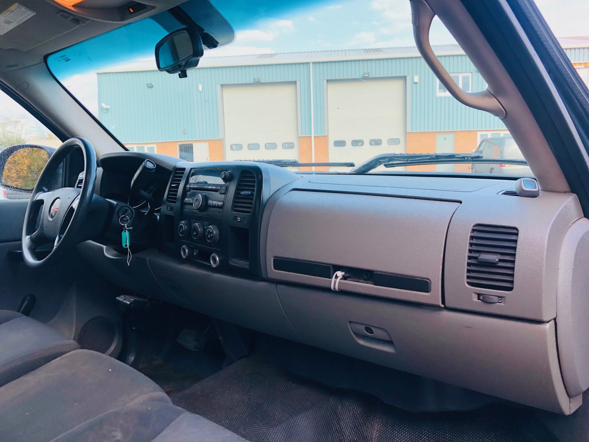 GMC SIERRA 1500 4.3 V6 **2010 YEAR**REGULAR-CAB**METALLIC GREY** - Image 16 of 29