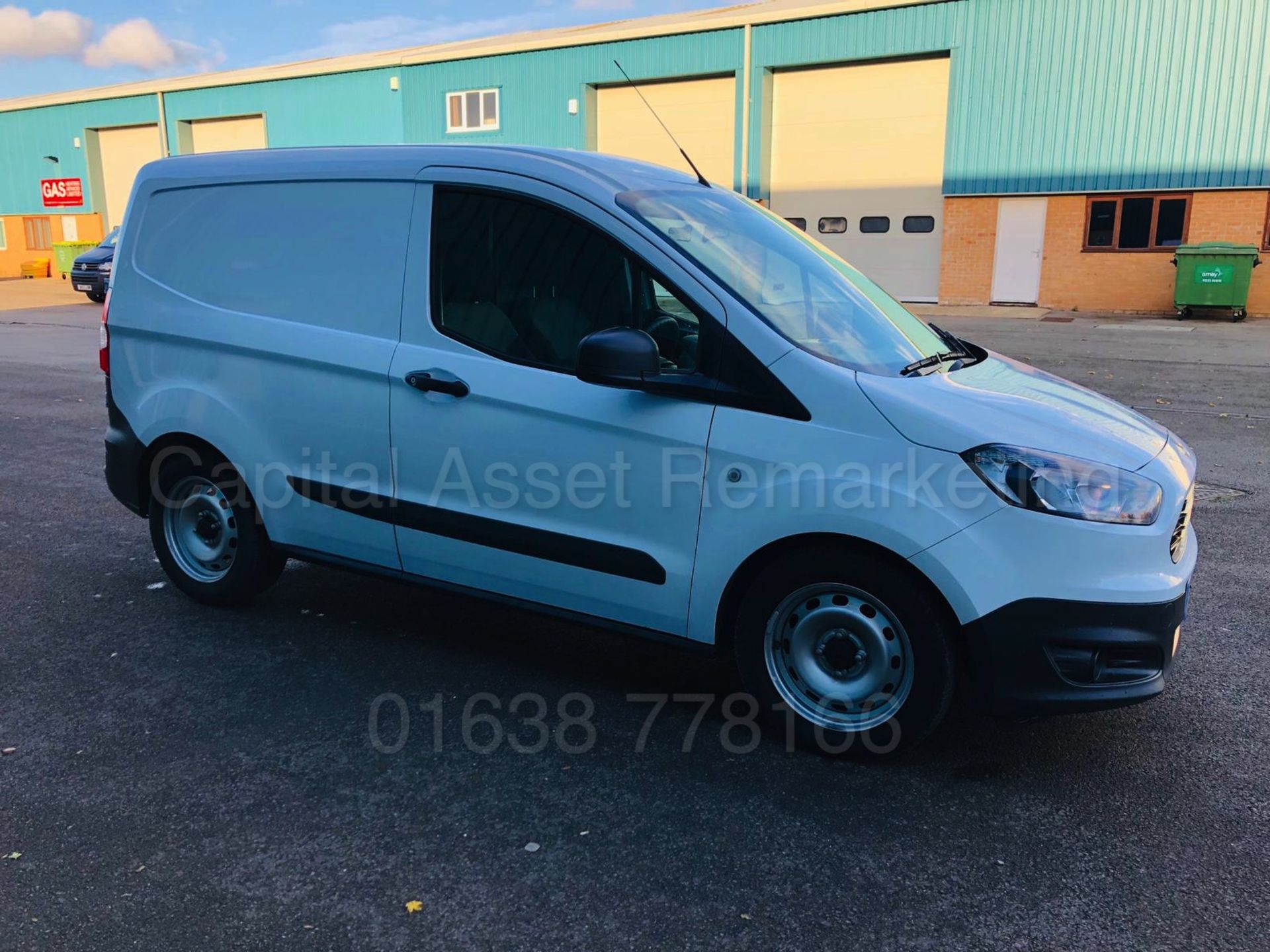 FORD TRANSIT COURIER 'PANEL VAN' *BASE EDITION* (2017) '1.5 TDCI - 75 BHP - 5 SPEED' (1 OWNER) - Bild 8 aus 25