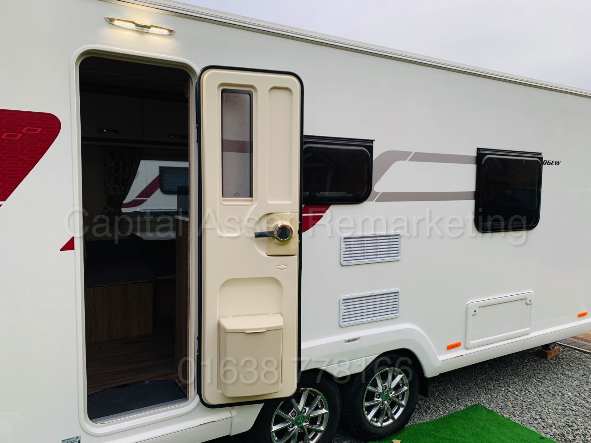 SWIFT 'AVENTURA Q6 EW' *6 BERTH LUXURY TOURING CARAVAN* (2019 MODEL) **BRAND NEW / UN-USED** - Image 12 of 49