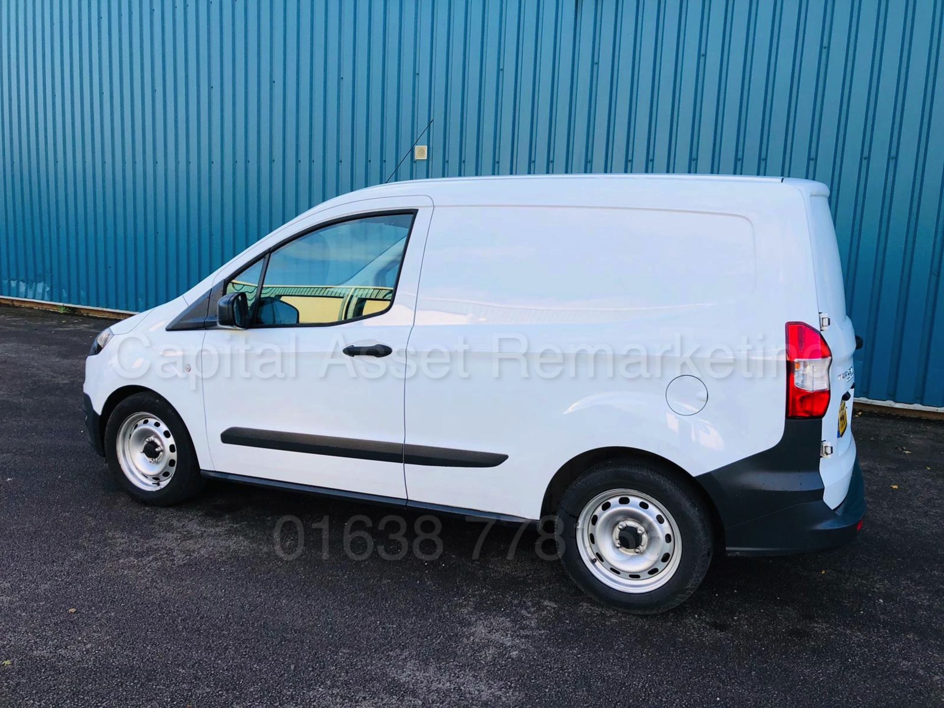 FORD TRANSIT COURIER 'PANEL VAN' *BASE EDITION* (2017) '1.5 TDCI - 75 BHP - 5 SPEED' (1 OWNER) - Image 3 of 25