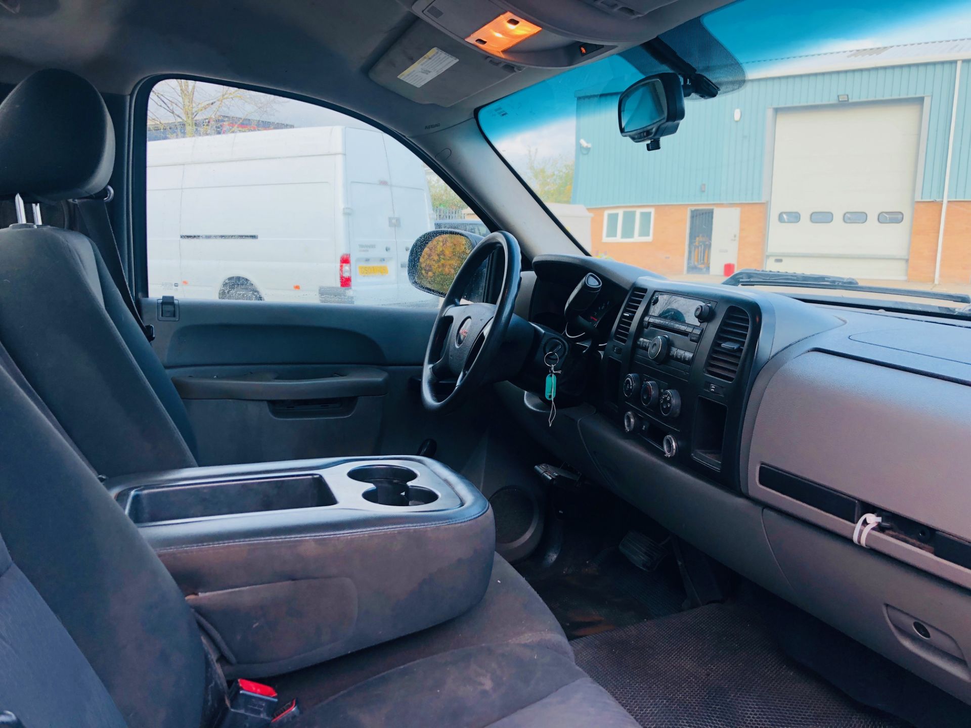 GMC SIERRA 1500 4.3 V6 **2010 YEAR**REGULAR-CAB**METALLIC GREY** - Image 19 of 29