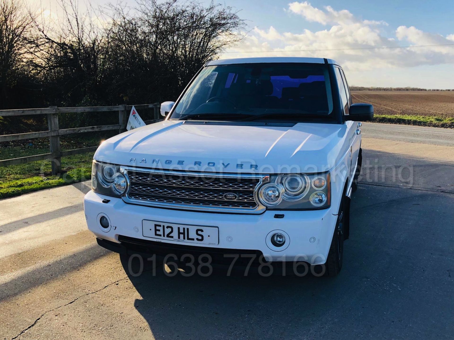 RANGE ROVER VOGUE (2005) '3.0 TD6 - 177 BHP - AUTO' **MASSIVE SPEC** (NO VAT - SAVE 20%) - Image 4 of 28