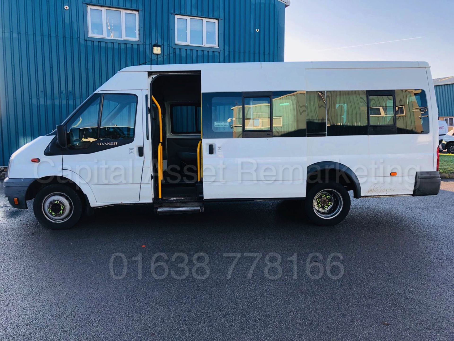 FORD TRANSIT *XLWB - 17 SEATER MINI-BUS* (2007) '2.4 TDCI -115 BHP- 6 SPEED' (NO VAT - SAVE 20%) - Bild 19 aus 31