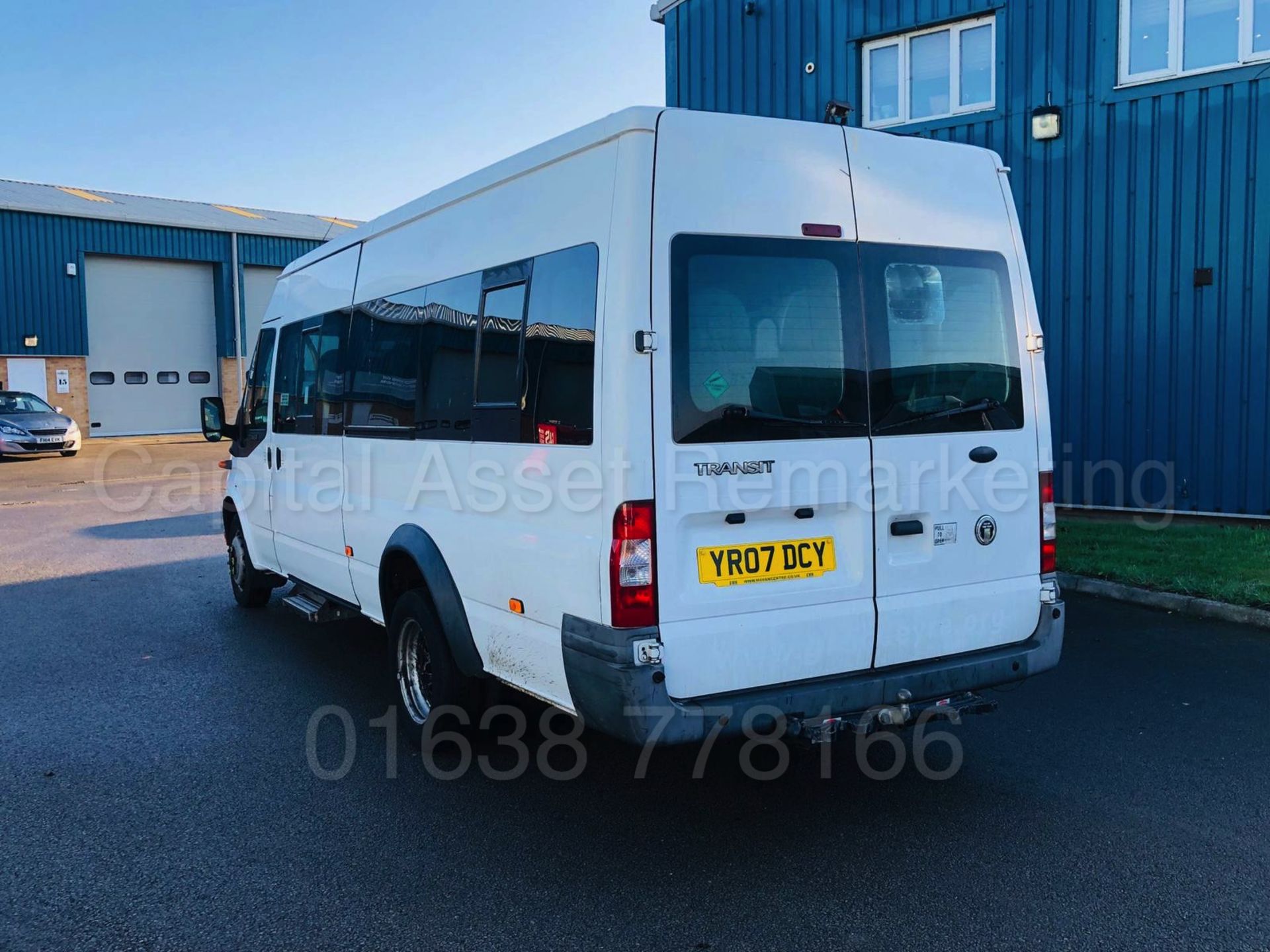 FORD TRANSIT *XLWB - 17 SEATER MINI-BUS* (2007) '2.4 TDCI -115 BHP- 6 SPEED' (NO VAT - SAVE 20%) - Bild 6 aus 31