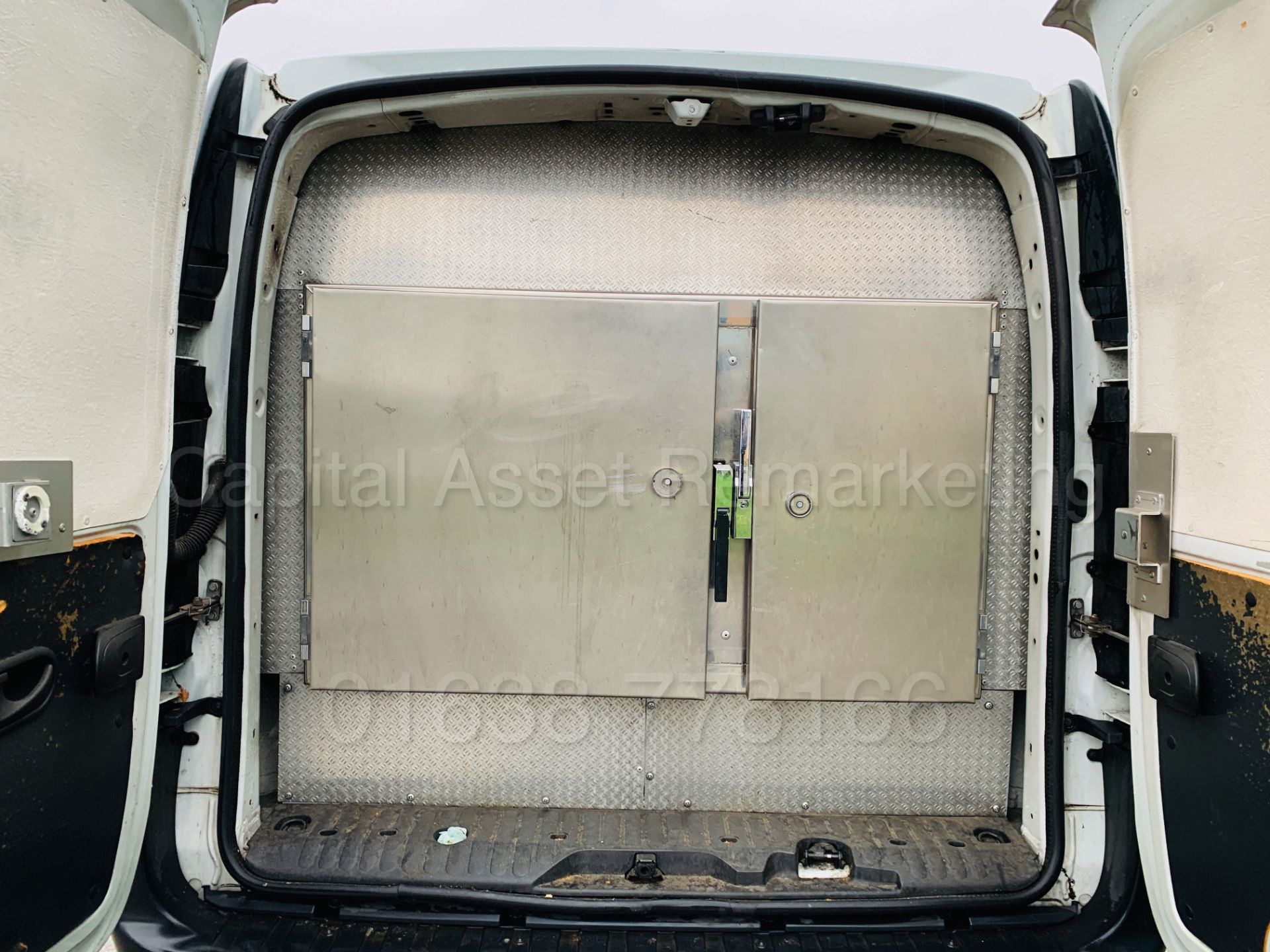 RENAULT KANGOO *MEALS ON WHEELS / JIFFY / CATERING VAN* (2013 MODEL) '1.5 DCI - 5 SPEED' *AIR CON* - Image 21 of 36