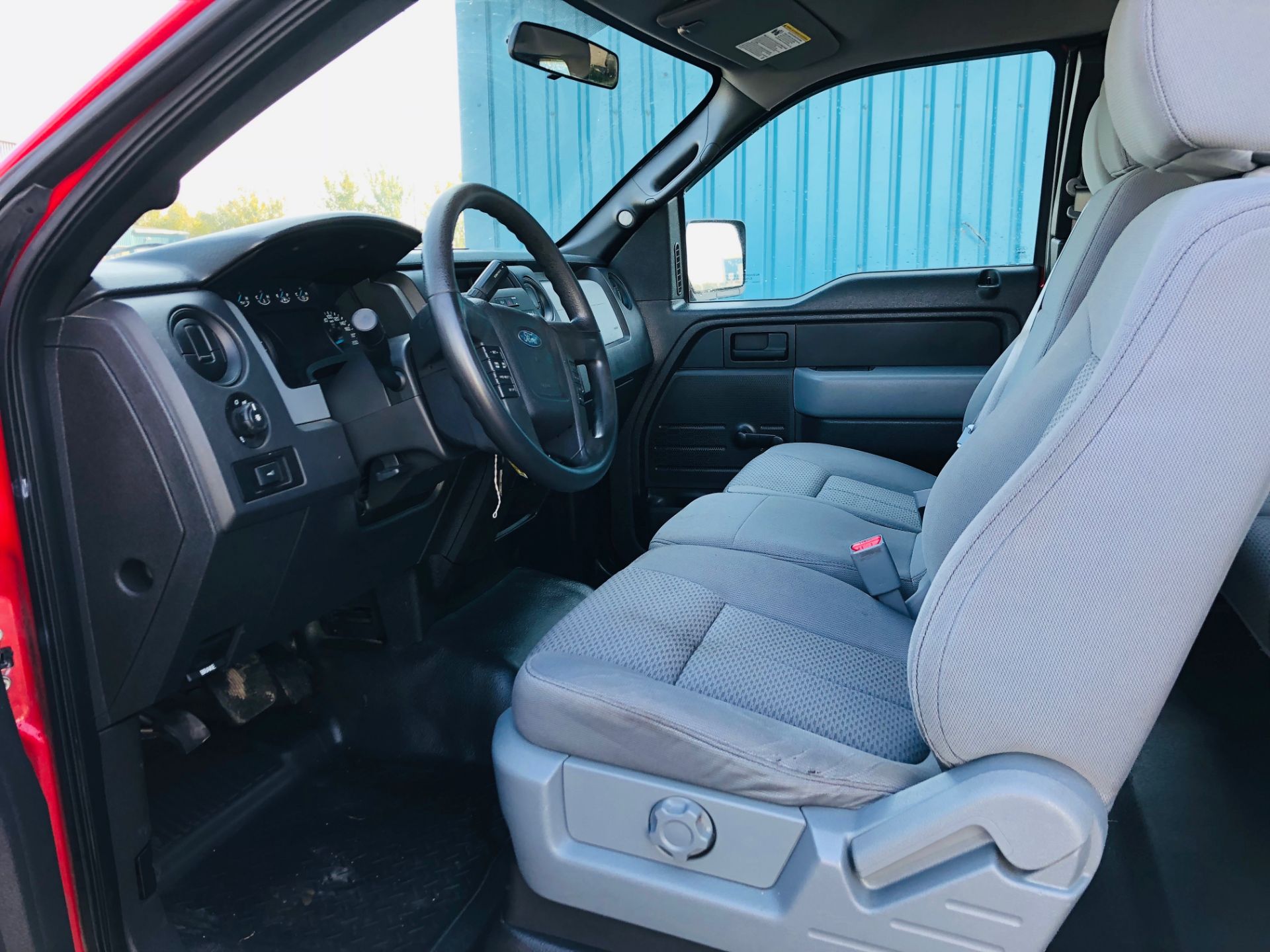 FORD F-150 *XL EDITION* KING-CAB PICK UP (2013) '5.0L V8 - AUTOMATIC' (6 SEATER) *MASSIVE SPEC* - Image 24 of 44