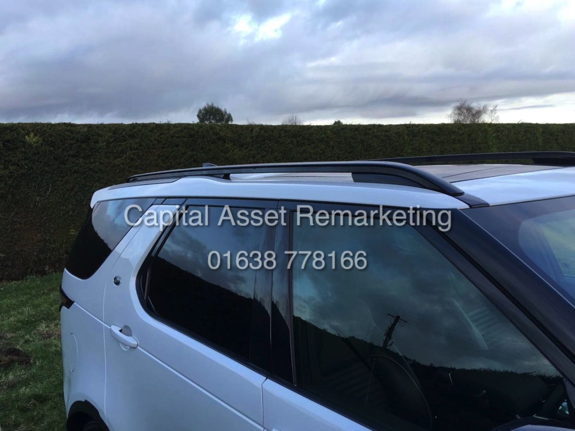 LAND ROVER DISCOVERY 5 "HSE" 3.0TD6 AUTO (17 REG - NEW SHAPE) FULLY LOADED PAN ROOF - SAT NAV *LOOK* - Image 5 of 11