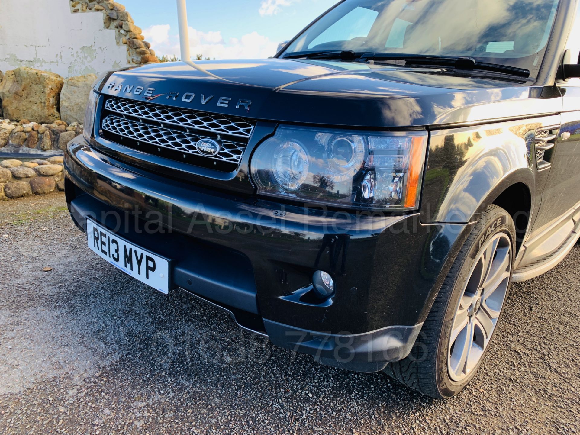 RANGE ROVER SPORT *HSE BLACK EDITION* (2013) '3.0 SDV6 - 255 BHP - 8 SPEED AUTO' *LEATHER - SAT NAV* - Image 15 of 54