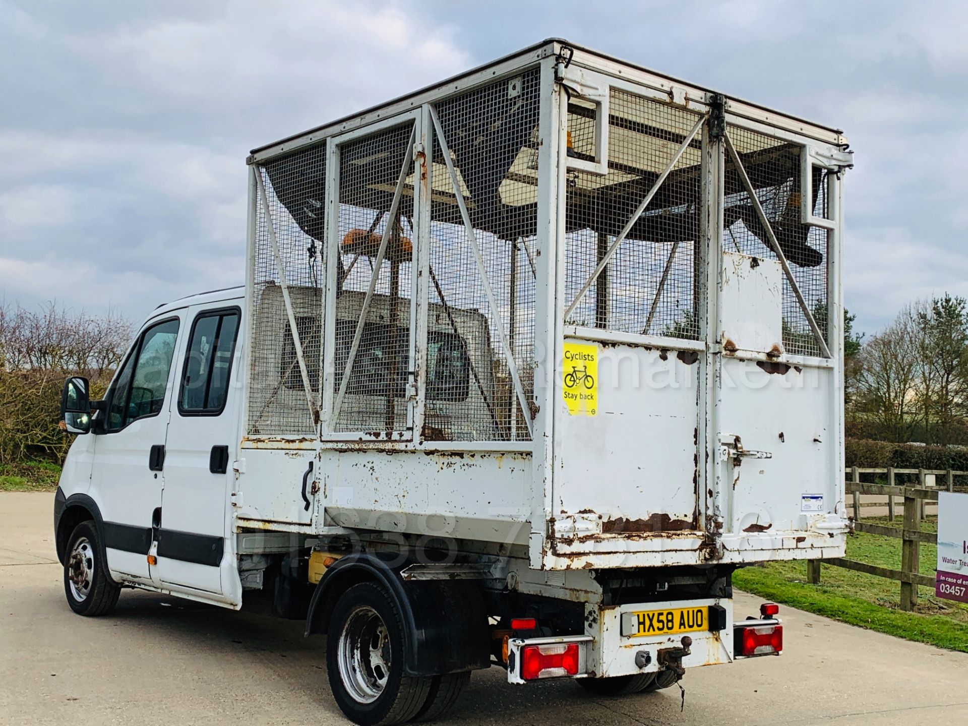 IVECO DAILY 35C12 *D/CAB - TIPPER* (2009 MODEL) '2.3 DIESEL - 115 BHP -5 SPEED' *LOW MILES* - Image 16 of 39