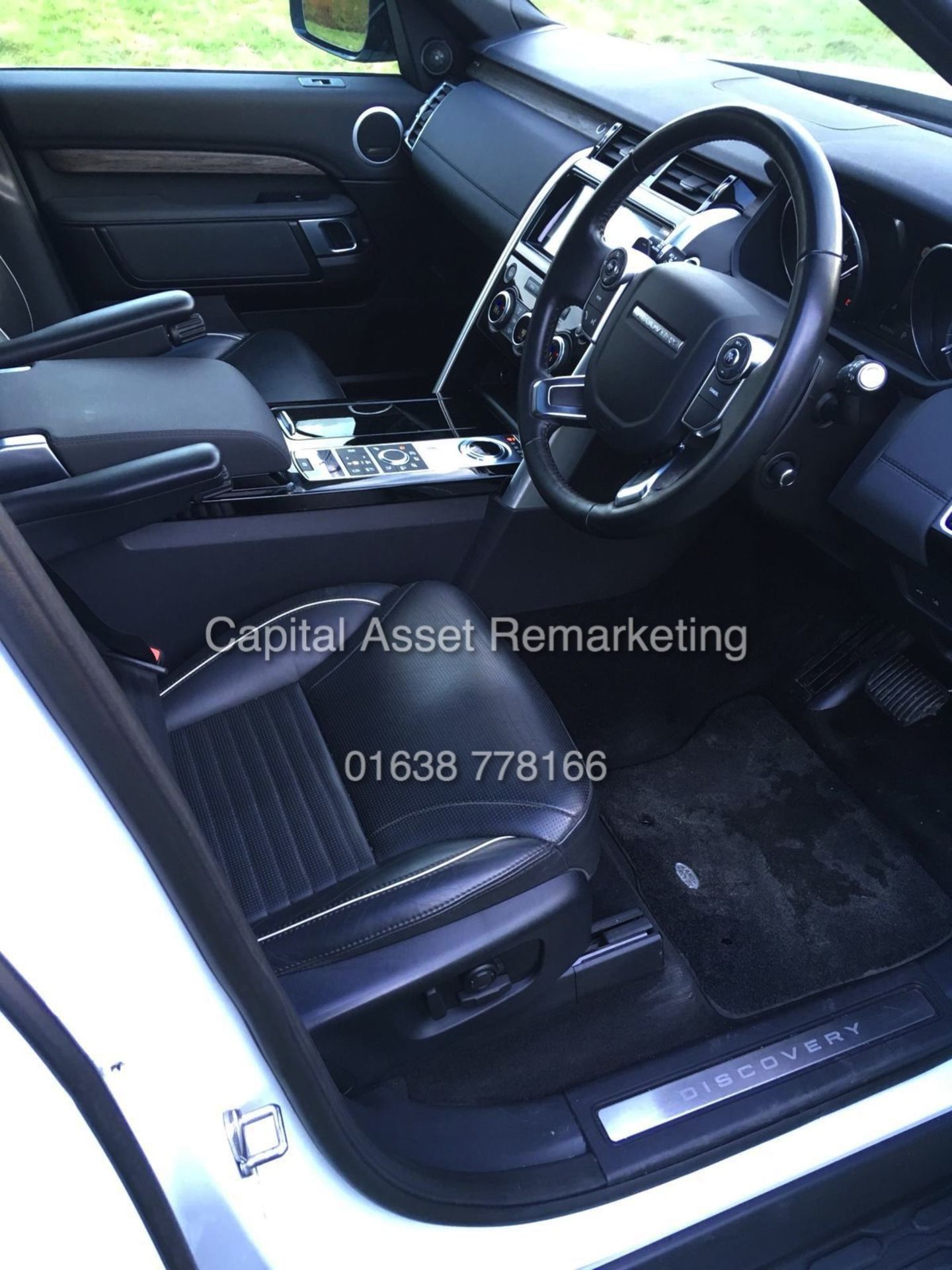 LAND ROVER DISCOVERY 5 "HSE" 3.0TD6 AUTO (17 REG - NEW SHAPE) FULLY LOADED PAN ROOF - SAT NAV *LOOK* - Image 7 of 11