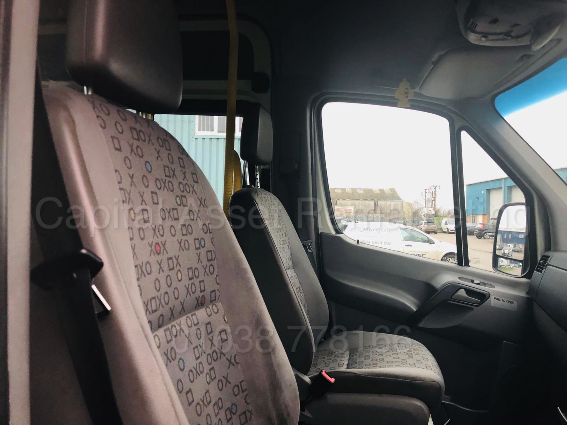VOLKSWAGEN CRAFTER 2.5 TDI *LWB - 16 SEATER MINI-BUS / COACH* (2007) *ELECTRIC WHEEL CHAIR LIFT* - Image 25 of 30