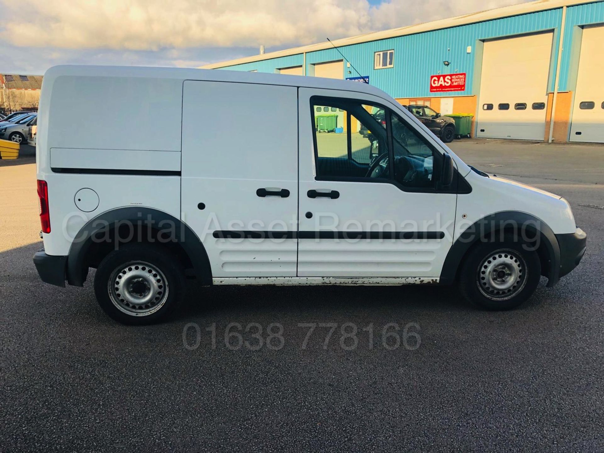 FORD TRANSIT CONNECT 110 T200 *PANEL VAN* (2012) '1.8 TDCI - 110 BHP - 5 SPEED' (NO VAT - SAVE 20%) - Image 12 of 26