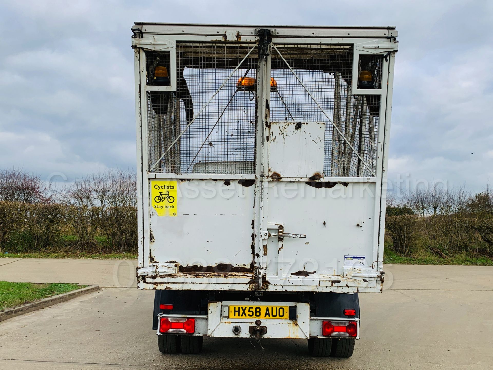 IVECO DAILY 35C12 *D/CAB - TIPPER* (2009 MODEL) '2.3 DIESEL - 115 BHP -5 SPEED' *LOW MILES* - Image 17 of 39