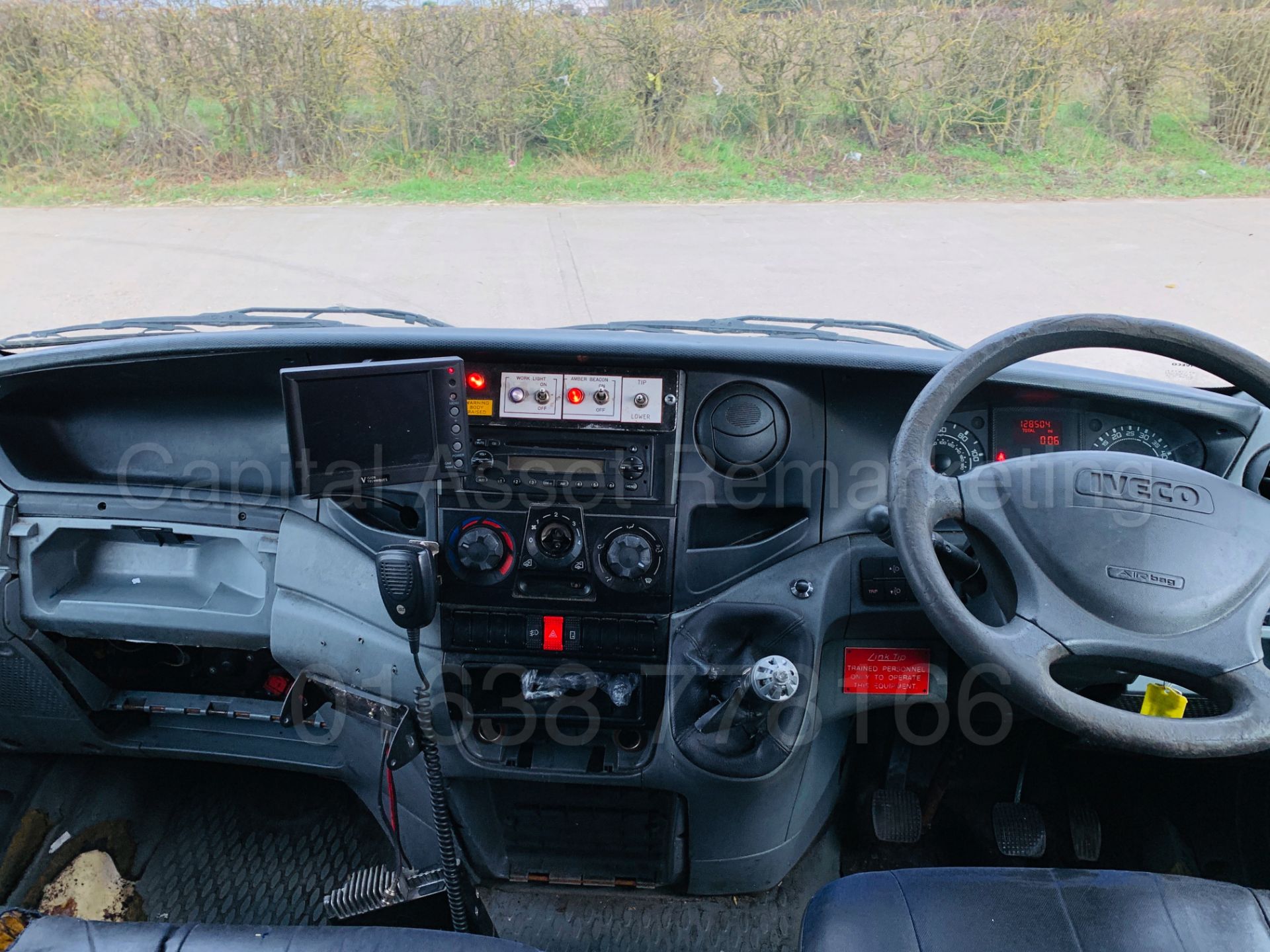 IVECO DAILY 35C12 *D/CAB - TIPPER* (2009 MODEL) '2.3 DIESEL - 115 BHP -5 SPEED' *LOW MILES* - Image 33 of 39