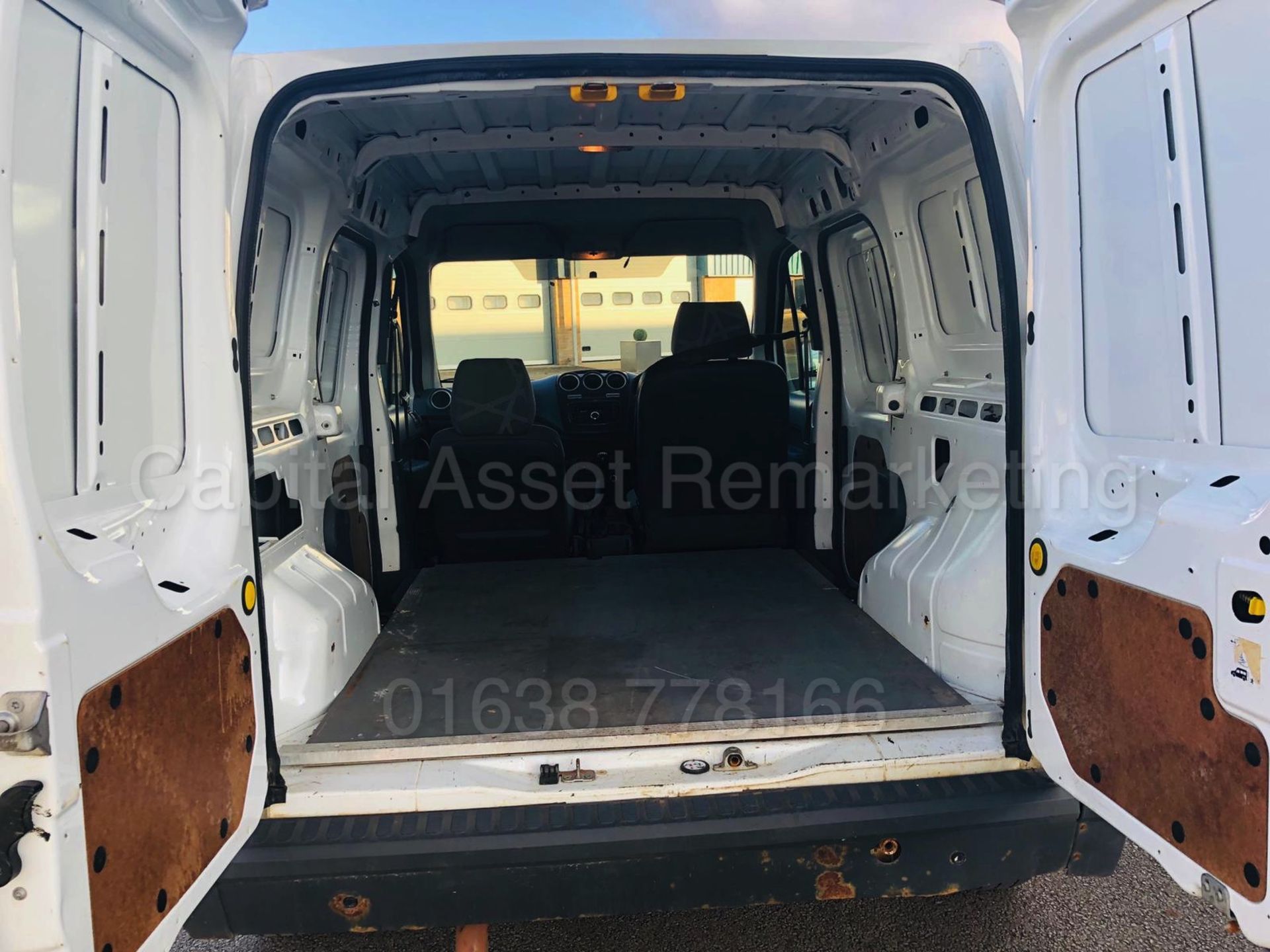 FORD TRANSIT CONNECT 110 T200 *PANEL VAN* (2012) '1.8 TDCI - 110 BHP - 5 SPEED' (NO VAT - SAVE 20%) - Image 17 of 26