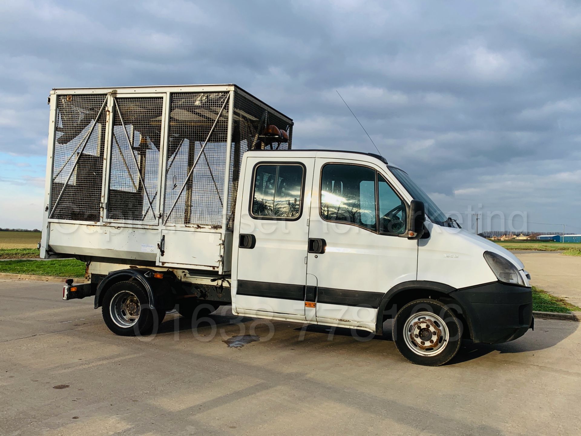 IVECO DAILY 35C12 *D/CAB - TIPPER* (2009 MODEL) '2.3 DIESEL - 115 BHP -5 SPEED' *LOW MILES* - Image 24 of 39