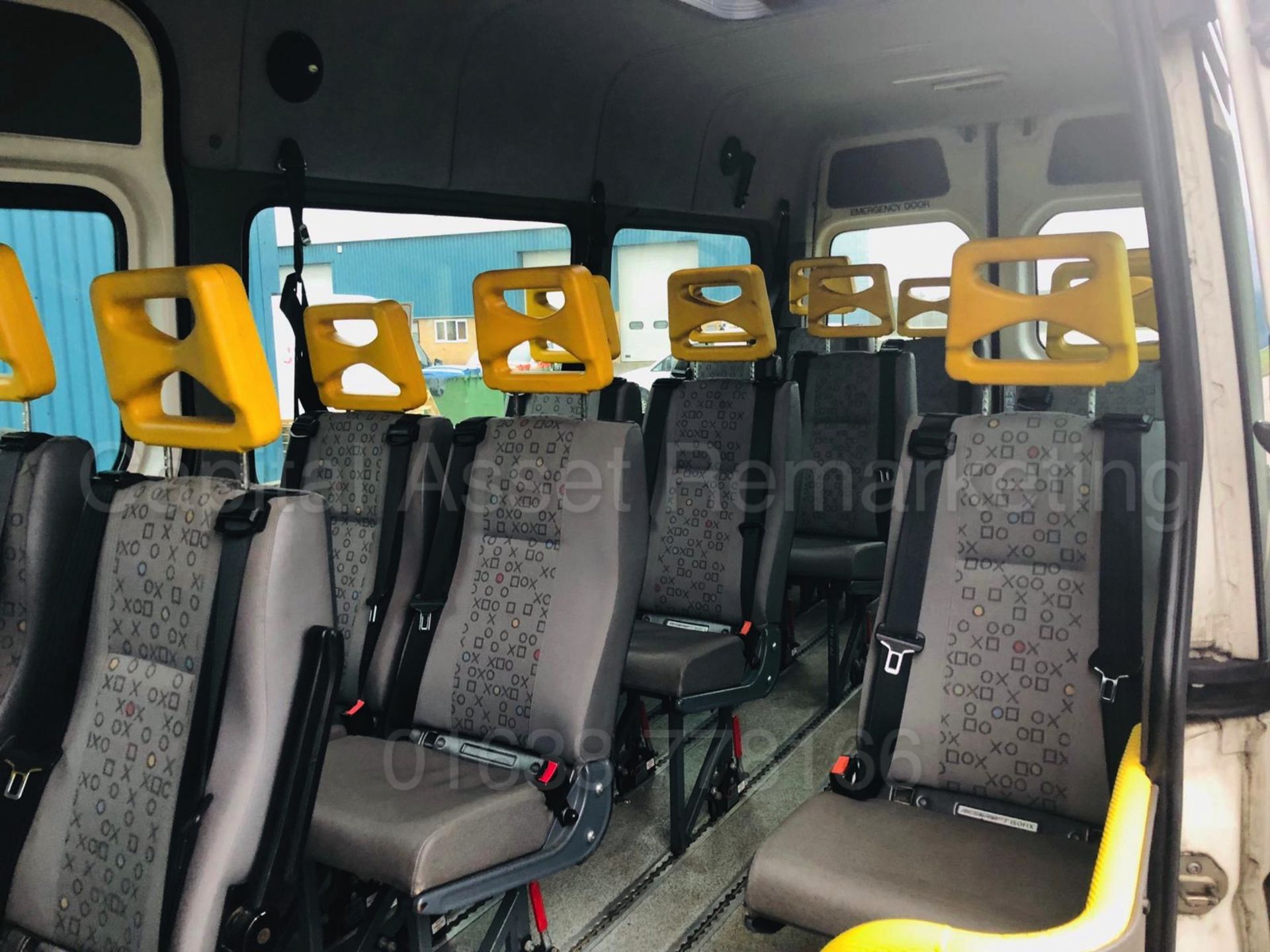 VOLKSWAGEN CRAFTER 2.5 TDI *LWB - 16 SEATER MINI-BUS / COACH* (2007) *ELECTRIC WHEEL CHAIR LIFT* - Image 26 of 30