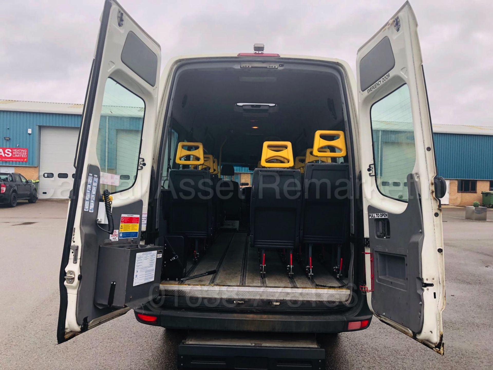 VOLKSWAGEN CRAFTER 2.5 TDI *LWB - 16 SEATER MINI-BUS / COACH* (2007) *ELECTRIC WHEEL CHAIR LIFT* - Image 16 of 30