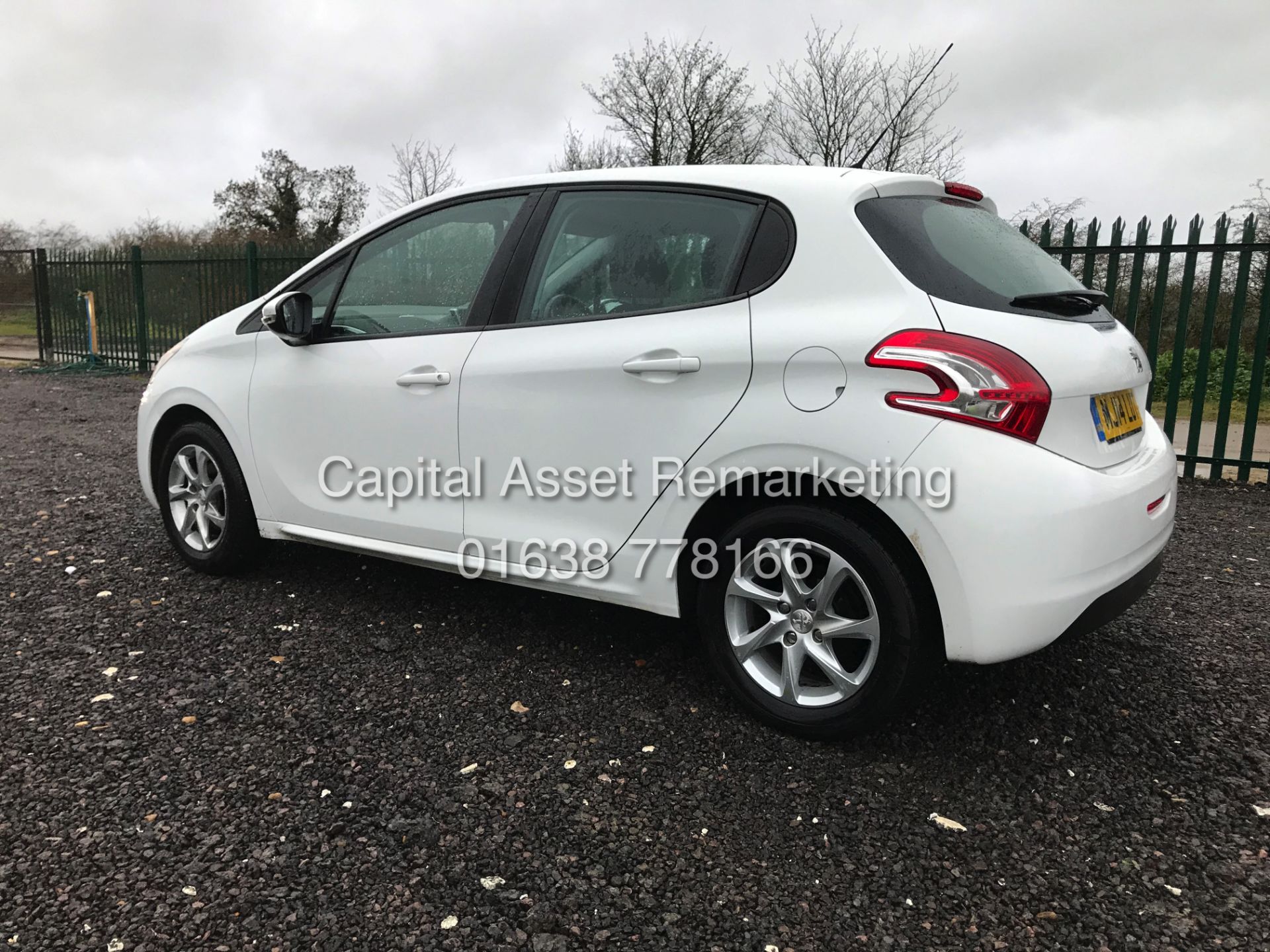 (ON SALE) PEUGEOT 208 1.4HDI "ACTIVE" 1 PREVIOUS KEEPER FSH (14 REG) RECENT SERVICE-AIR CON *NO VAT* - Image 7 of 23