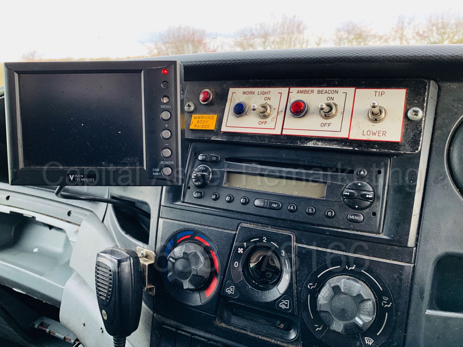 IVECO DAILY 35C12 *D/CAB - TIPPER* (2009 MODEL) '2.3 DIESEL - 115 BHP -5 SPEED' *LOW MILES* - Image 36 of 39