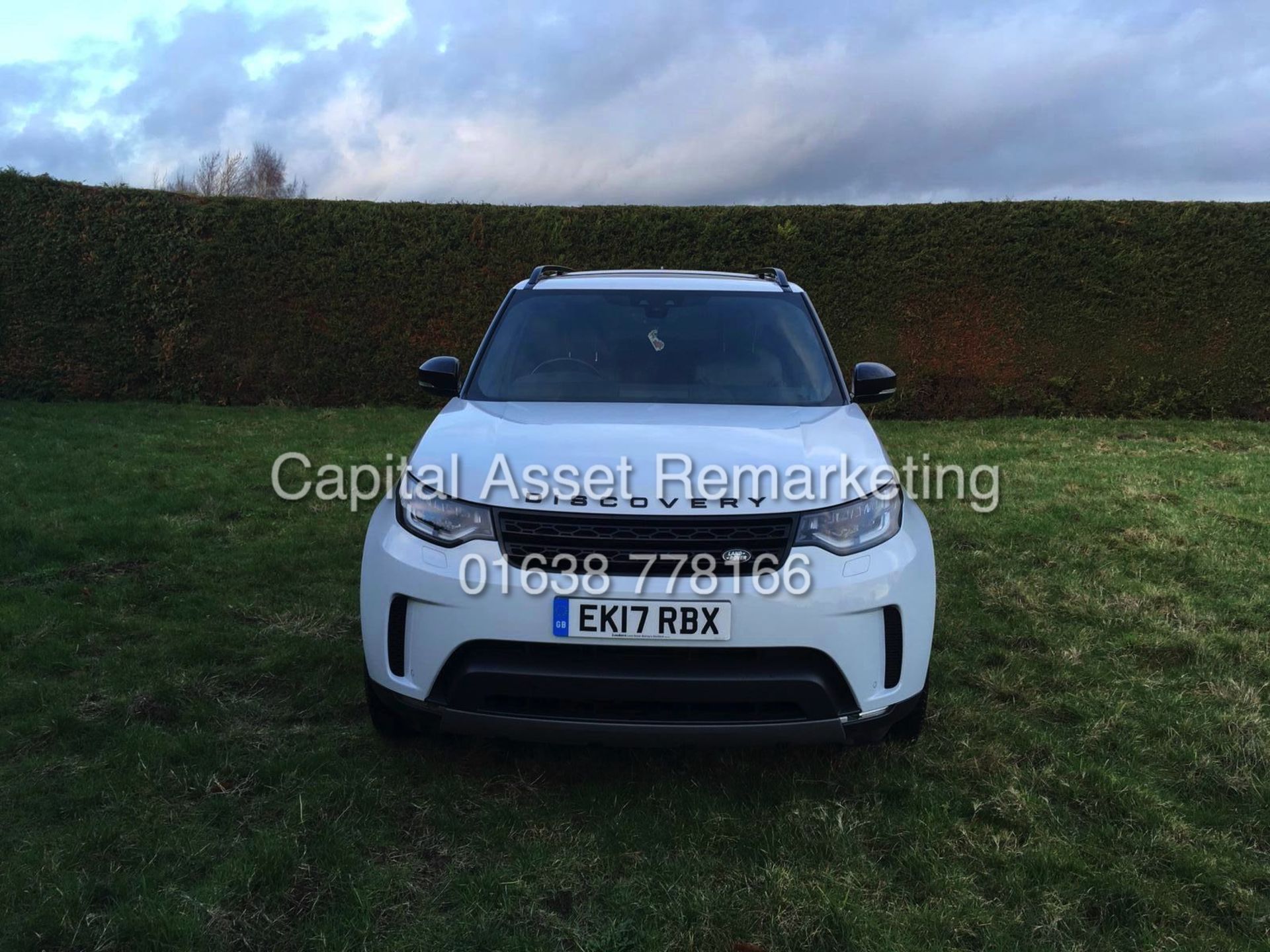 LAND ROVER DISCOVERY 5 "HSE" 3.0TD6 AUTO (17 REG - NEW SHAPE) FULLY LOADED PAN ROOF - SAT NAV *LOOK* - Image 2 of 11