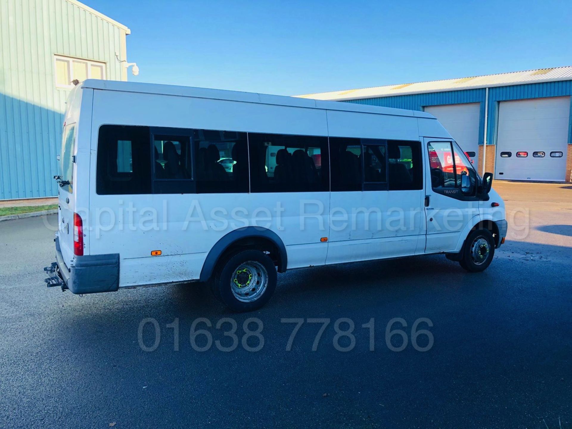 FORD TRANSIT *XLWB - 17 SEATER MINI-BUS* (2007) '2.4 TDCI - 115 BHP - 6 SPEED' (NO VAT - SAVE 20%) - Bild 8 aus 31