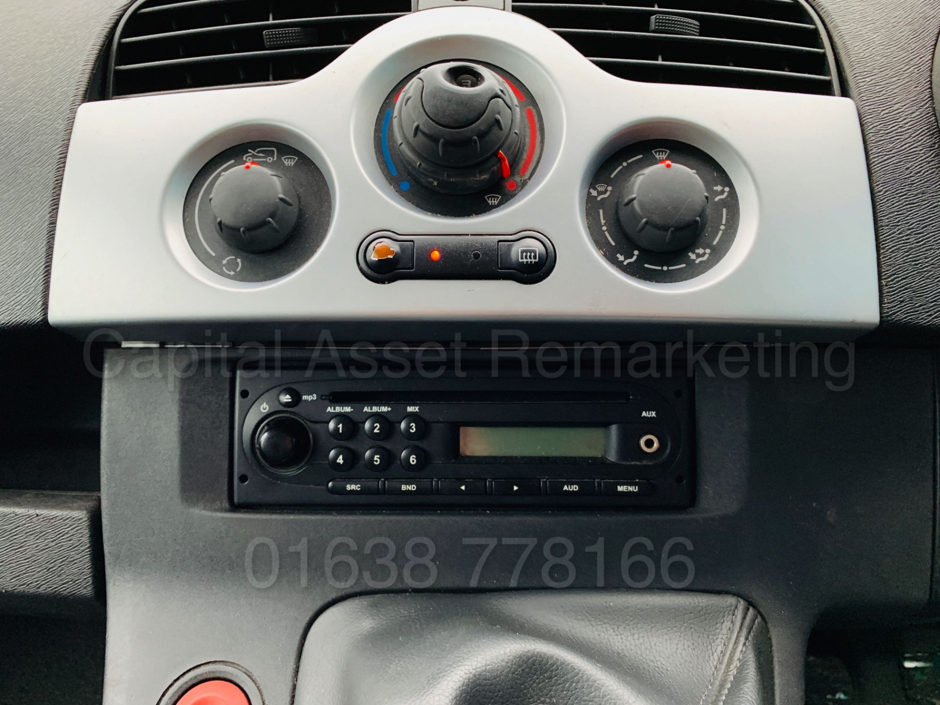 RENAULT KANGOO *MEALS ON WHEELS / JIFFY / CATERING VAN* (2013 MODEL) '1.5 DCI - 5 SPEED' *AIR CON* - Image 33 of 38