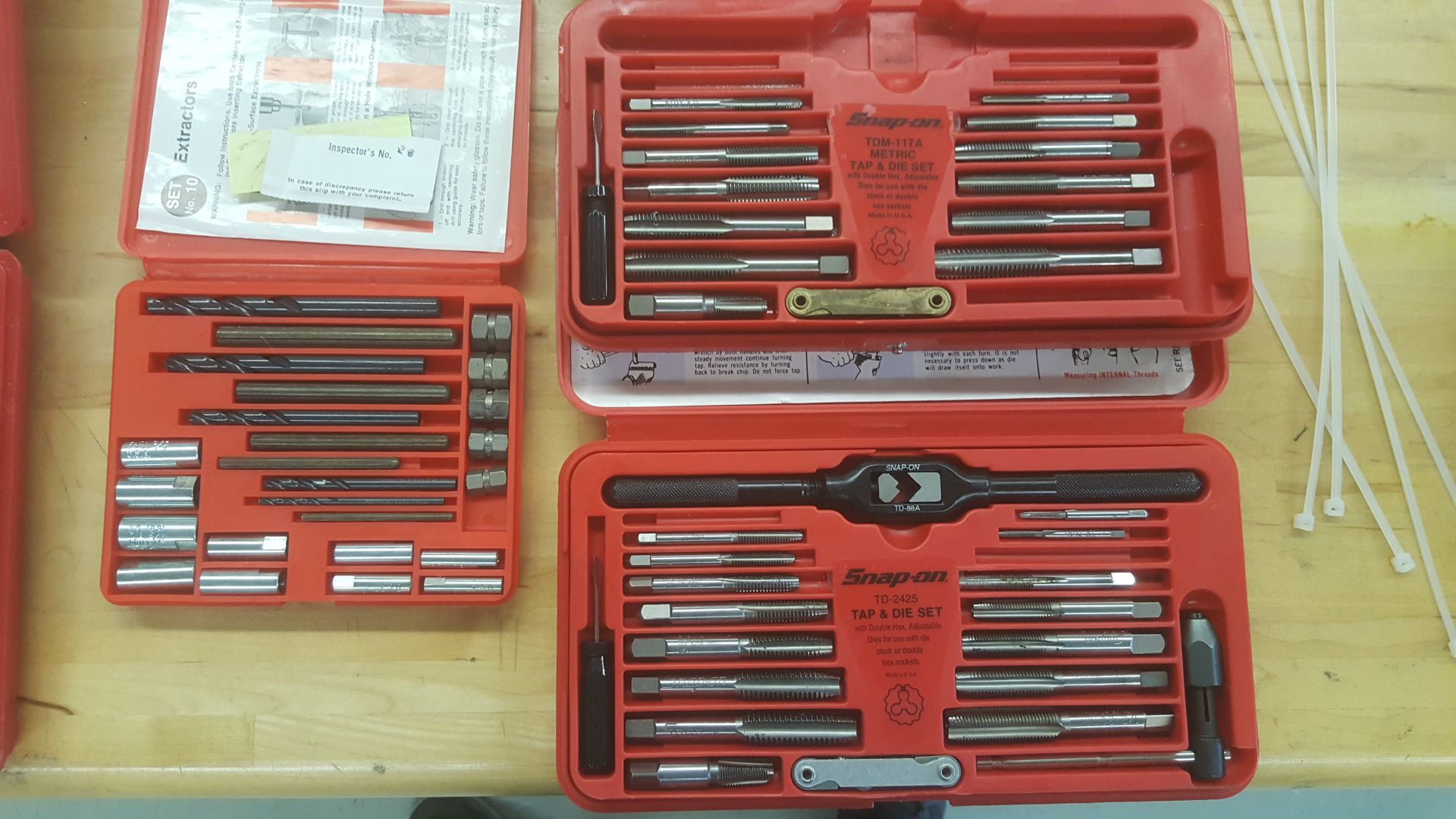 (1) SNAP-ON 25pc tap&die set, (1) SNAP-ON 48pc rethreading set, (1) SNAP-ON extractor set #10, (1) - Image 2 of 5