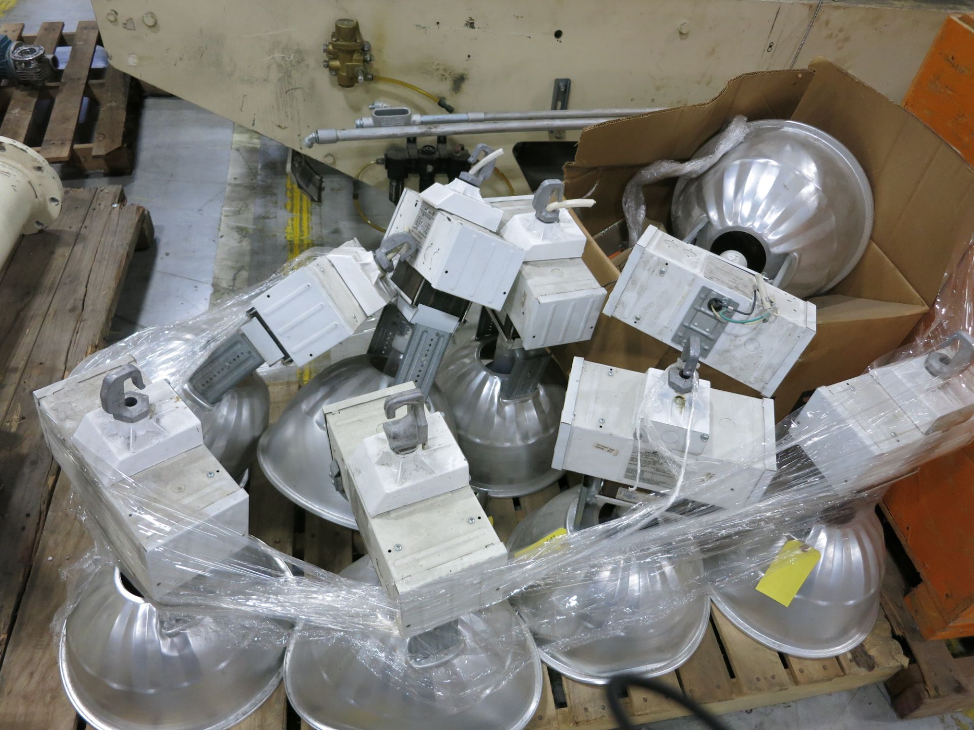 Pallet of (8) halide industrial lights