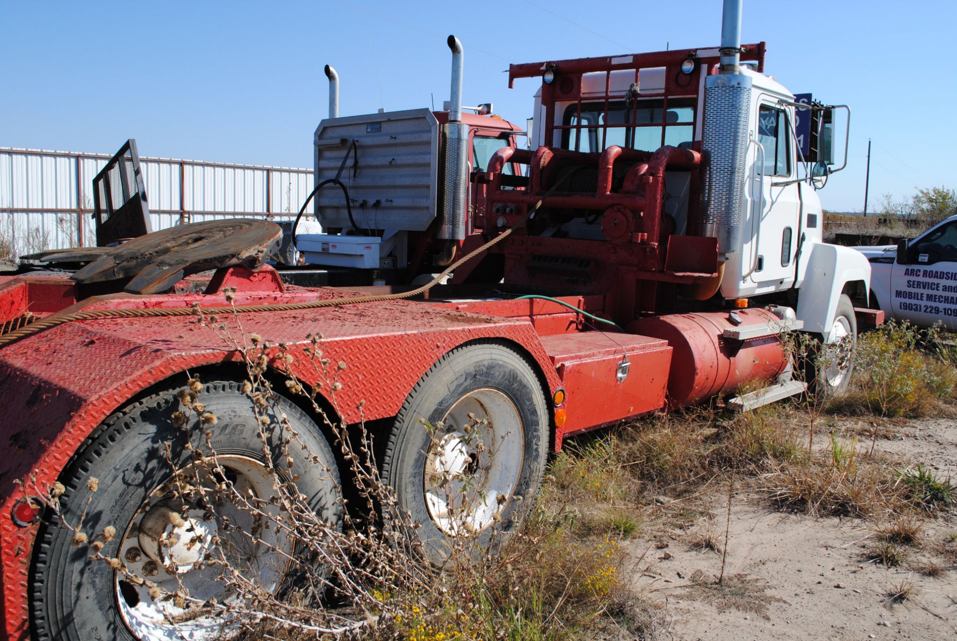 2001 Mack Tractor with winch - Image 4 of 7