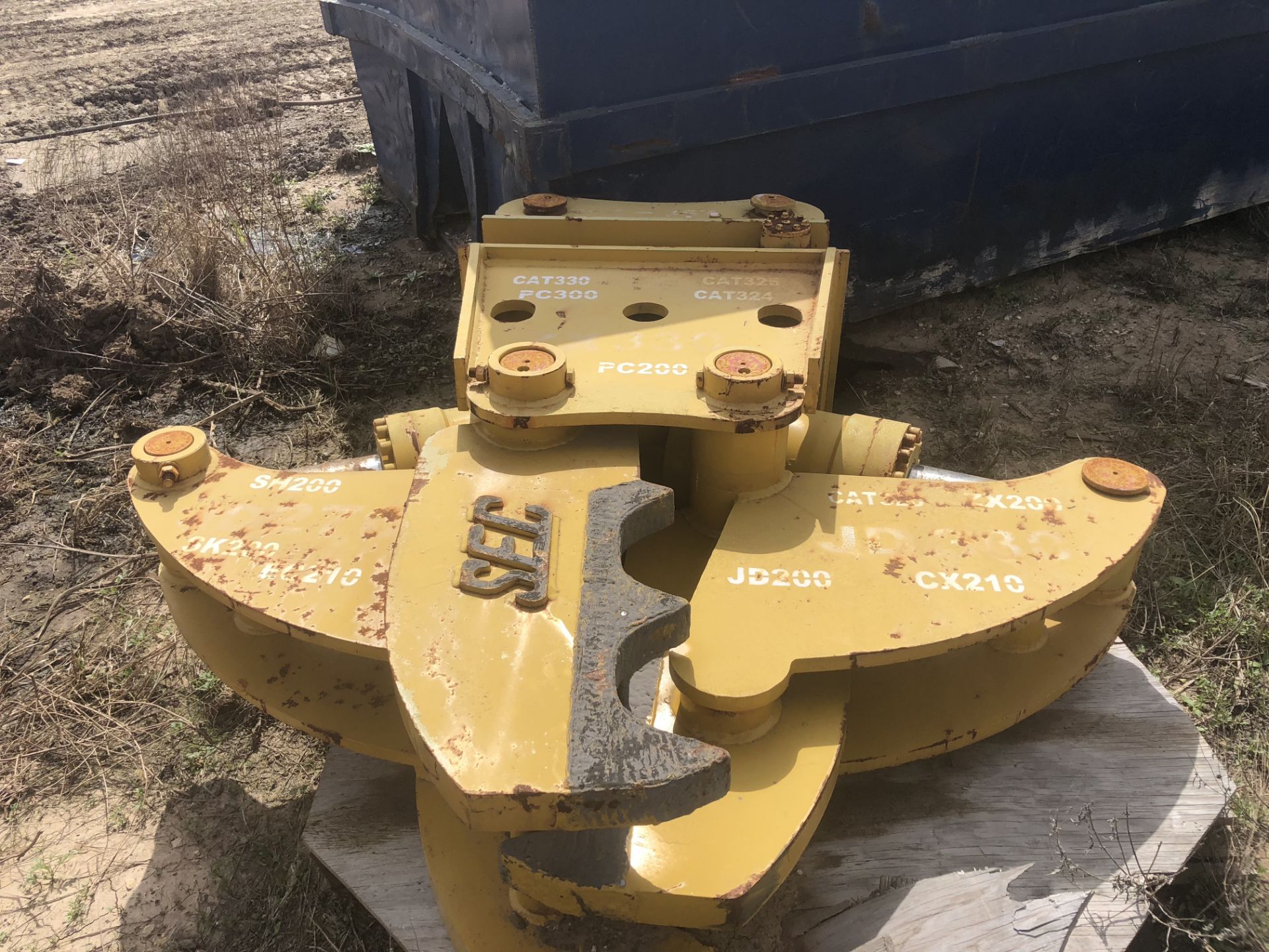 SEC Demolition Pulverizer; Hydraulic rotary, 500 Ton at each arm, NEVER USED.