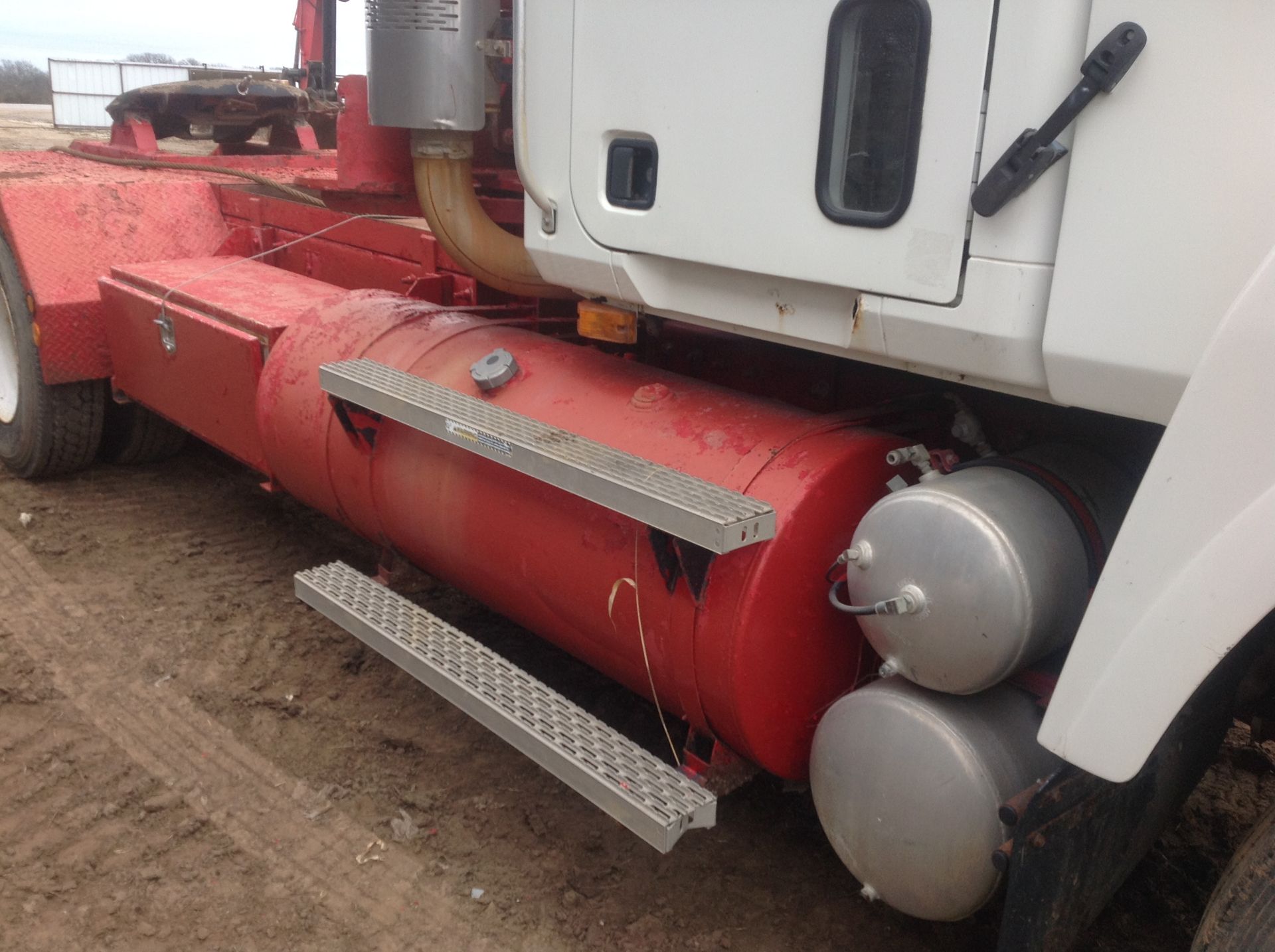 2001 Mack Tractor with winch - Image 7 of 7