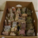 A large quantity of Lilliput Lane Cottages, including Golden Memories, L2139,