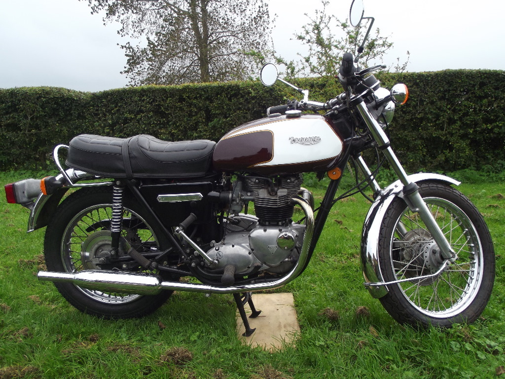 A 1976 Triumph Bonneville T140V, registration number TRJ 349R, frame number T140V NP78143, - Image 2 of 6