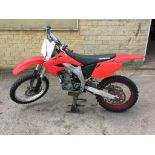 EXTRA LOT: A 2007 Honda CRF450 motocrosser, red. The bike running and has been raced.