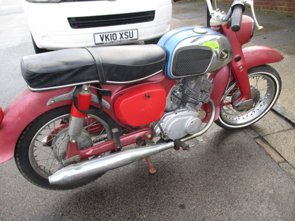 A circa 1965 Honda CA160 project, unregistered, red. - Image 2 of 2