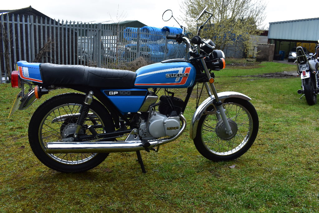 A 1981 Suzuki GP100, registration number GAM 701W, frame number 106380, engine number 181082, blue.