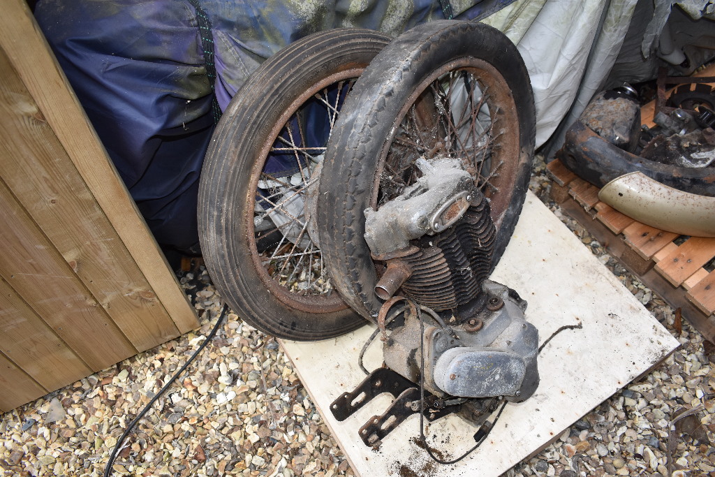 A Norton project, comprising a frame, a 1951 ES2 single cylinder engine number 39483F4, - Image 4 of 7