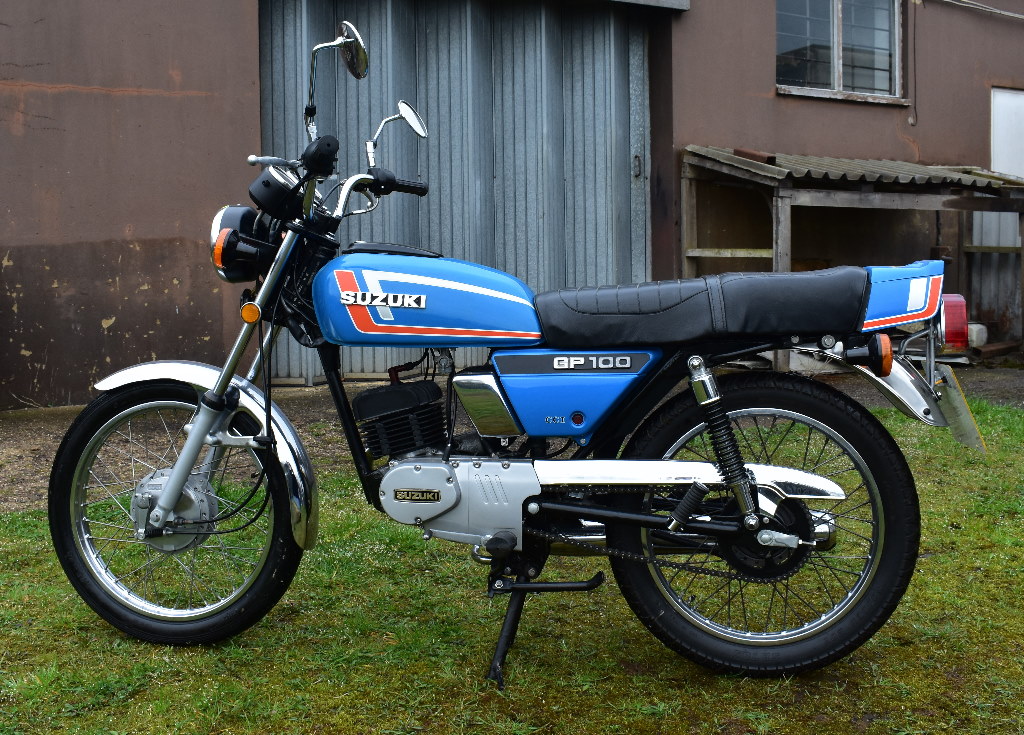 A 1981 Suzuki GP100, registration number GAM 701W, frame number 106380, engine number 181082, blue. - Image 2 of 6
